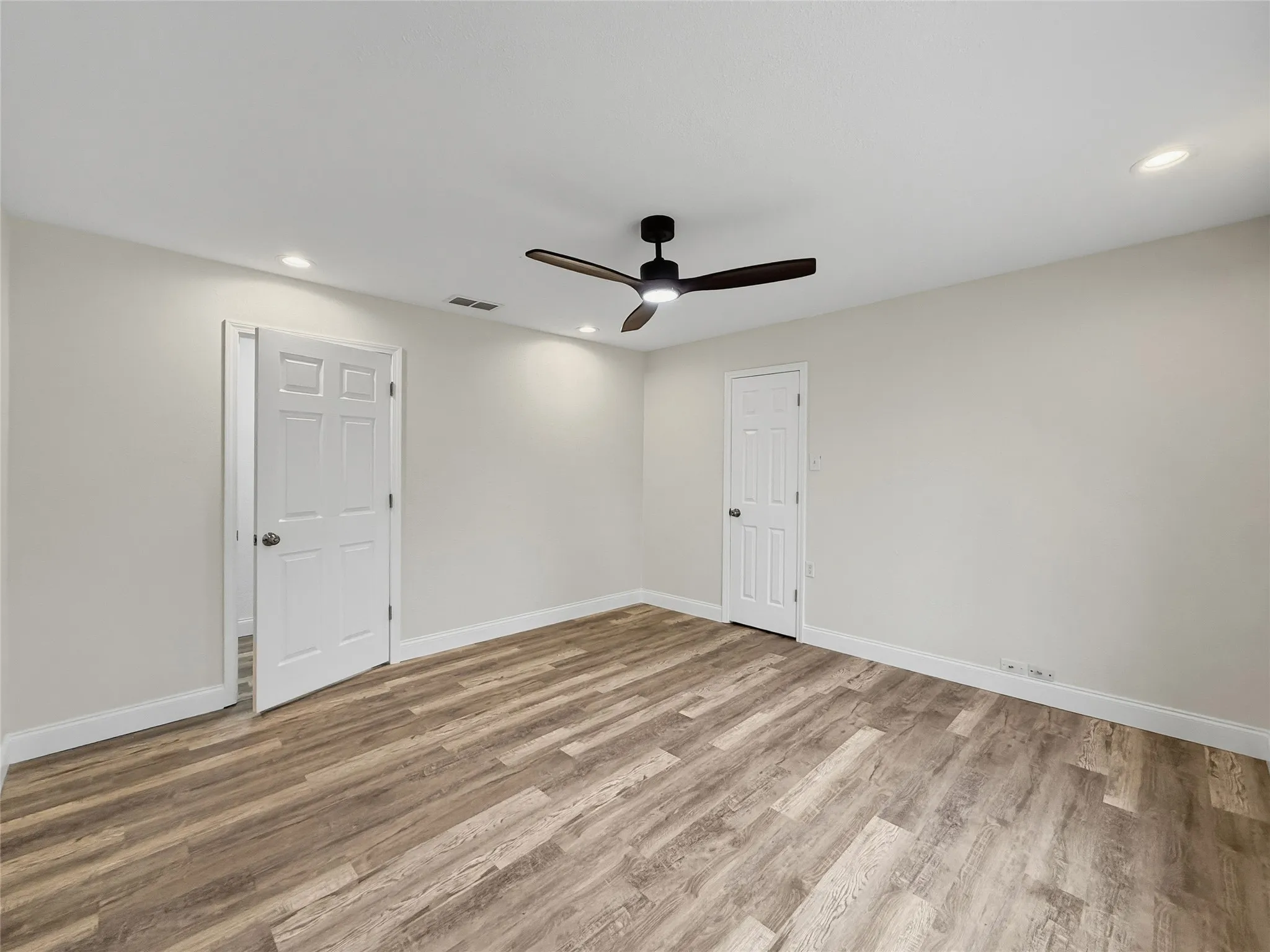 Single Family Residence For Sale in Hopkins County , 304 Texas Street, Sulphur Springs, Texas 75482, 2 Bedroom, 2 Bathroom, Garage spaces, 1,008 Sqft, built in 1930, mls#21197174, Real Estate Agent in Sulphur Springs, Homes For Sale in Hopkins county, Homes For Sale in Sulphur Springs, Realtor in Sulphur Springs Texas, Real Estate Brokerage Independent Realty Texas, Luminita Cordes Realtor