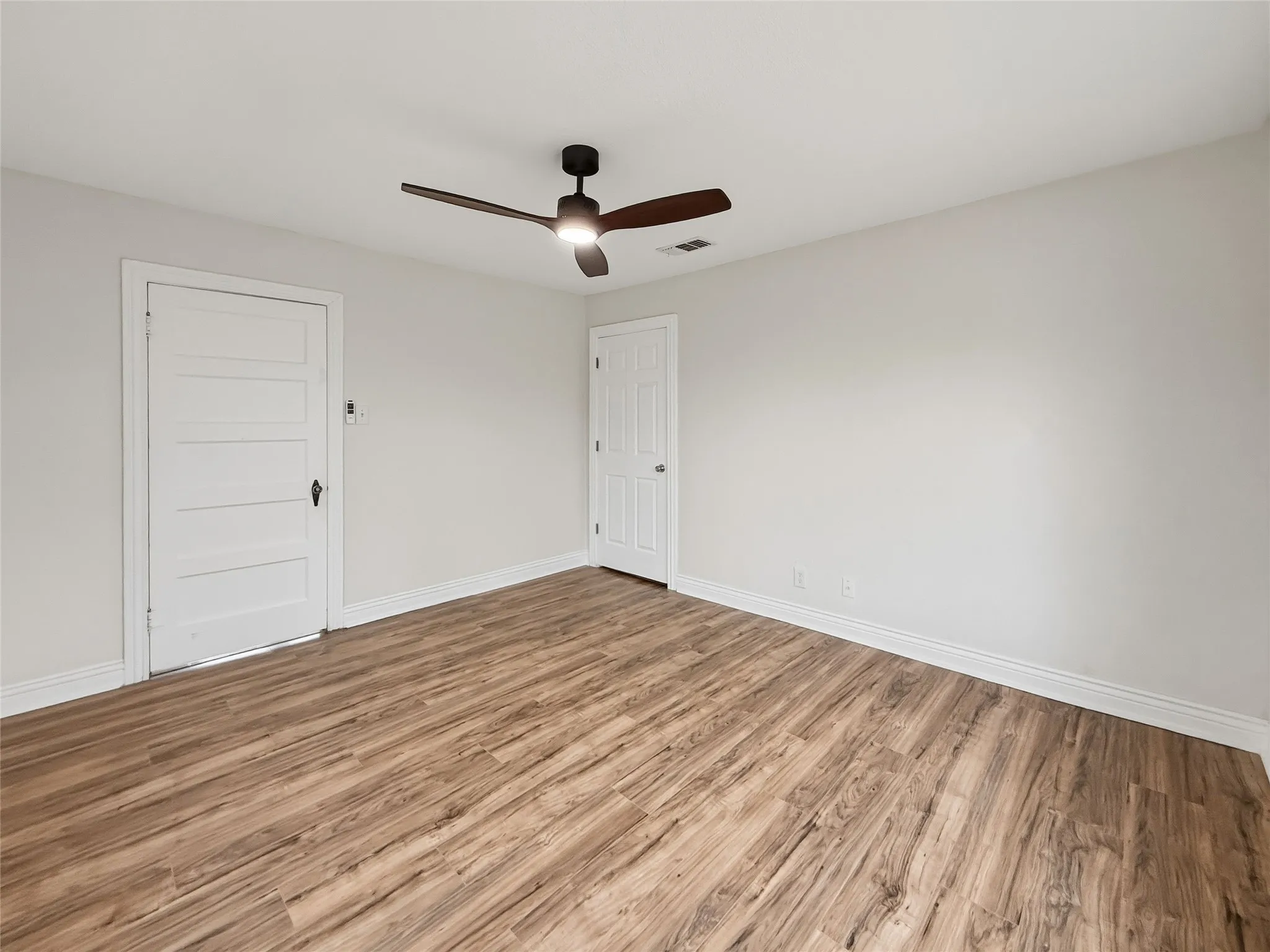 Single Family Residence For Sale in Hopkins County , 304 Texas Street, Sulphur Springs, Texas 75482, 2 Bedroom, 2 Bathroom, Garage spaces, 1,008 Sqft, built in 1930, mls#21197174, Real Estate Agent in Sulphur Springs, Homes For Sale in Hopkins county, Homes For Sale in Sulphur Springs, Realtor in Sulphur Springs Texas, Real Estate Brokerage Independent Realty Texas, Luminita Cordes Realtor
