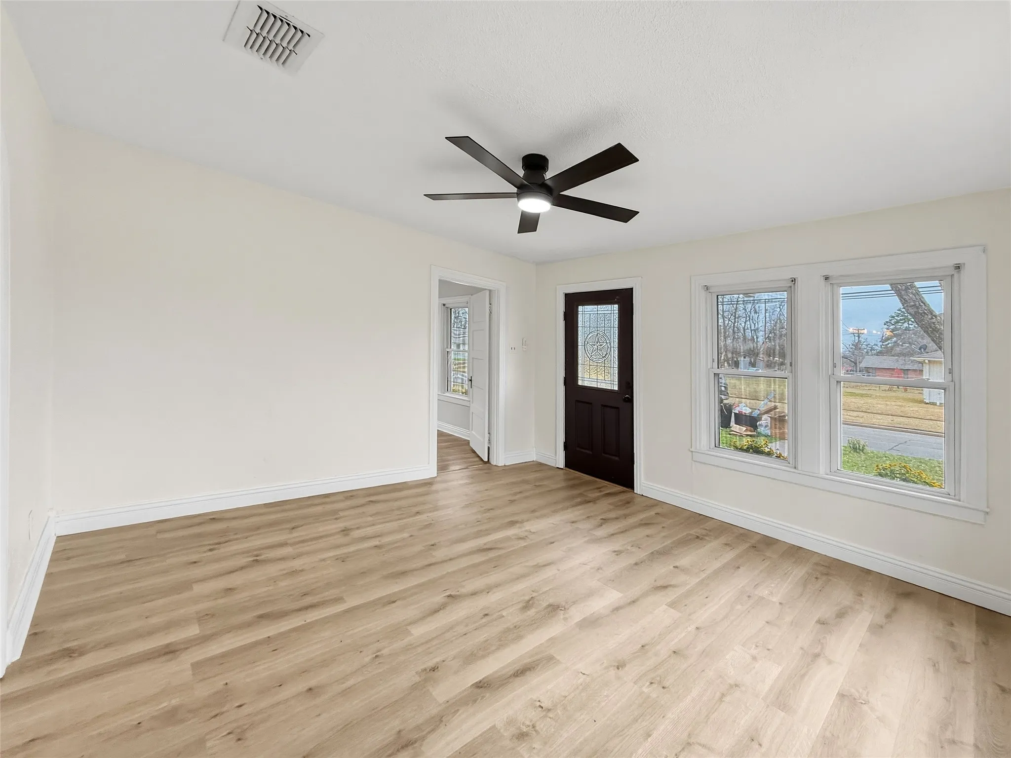 Single Family Residence For Sale in Hopkins County , 304 Texas Street, Sulphur Springs, Texas 75482, 2 Bedroom, 2 Bathroom, Garage spaces, 1,008 Sqft, built in 1930, mls#21197174, Real Estate Agent in Sulphur Springs, Homes For Sale in Hopkins county, Homes For Sale in Sulphur Springs, Realtor in Sulphur Springs Texas, Real Estate Brokerage Independent Realty Texas, Luminita Cordes Realtor