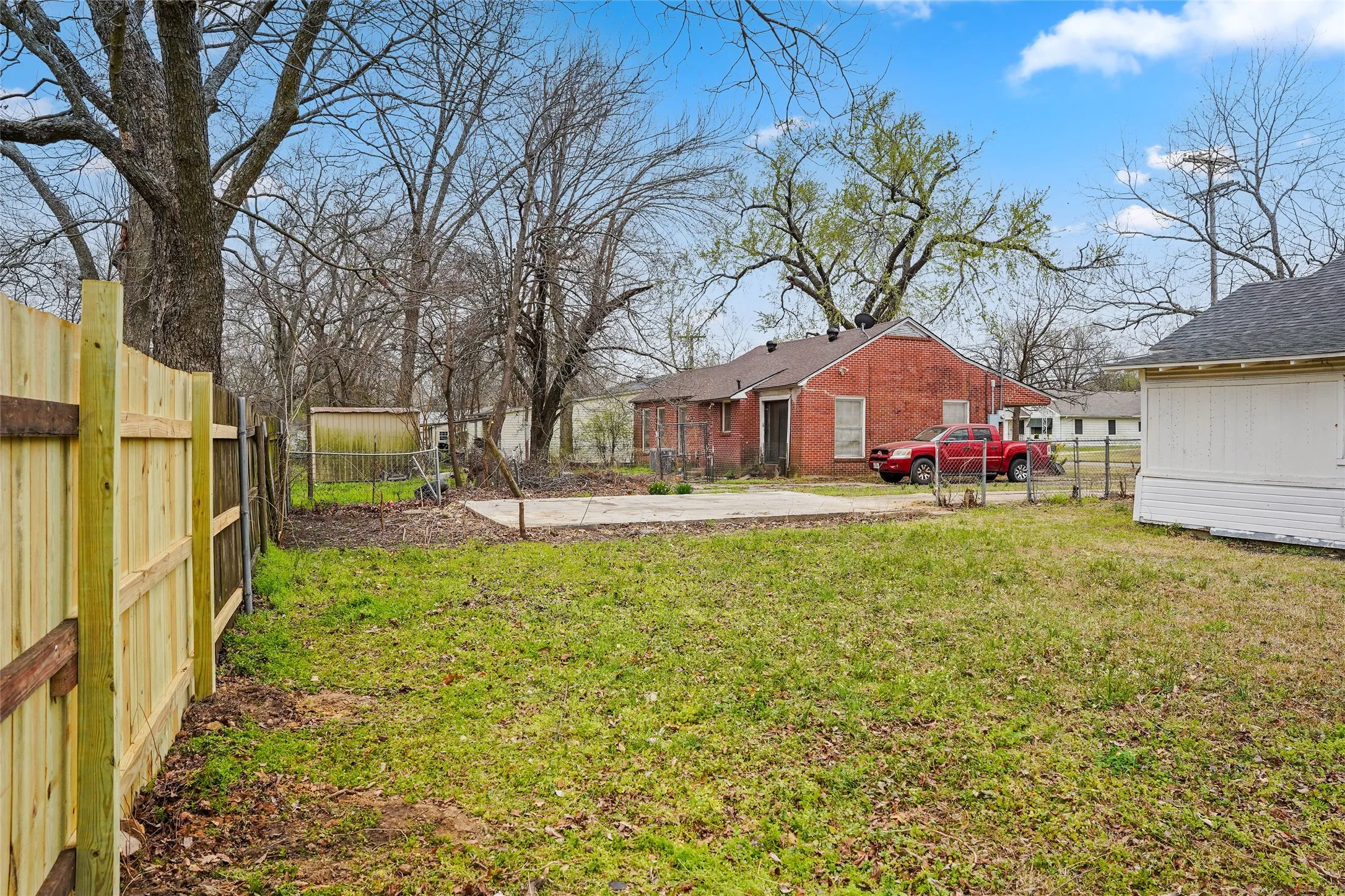 Single Family Residence For Sale in Hopkins County , 304 Texas Street, Sulphur Springs, Texas 75482, 2 Bedroom, 2 Bathroom, Garage spaces, 1,008 Sqft, built in 1930, mls#21197174, Real Estate Agent in Sulphur Springs, Homes For Sale in Hopkins county, Homes For Sale in Sulphur Springs, Realtor in Sulphur Springs Texas, Real Estate Brokerage Independent Realty Texas, Luminita Cordes Realtor
