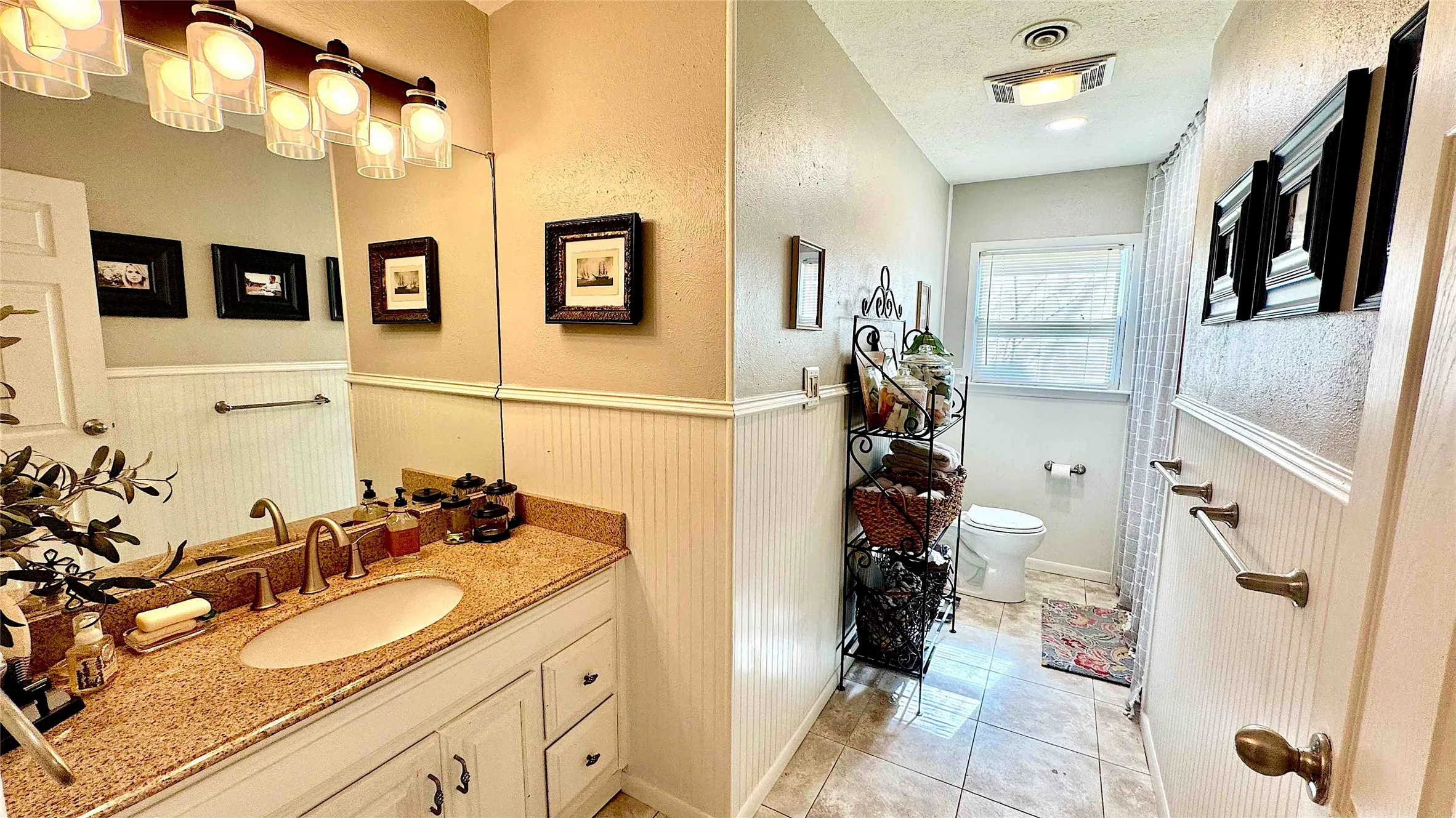 2nd Bathroom