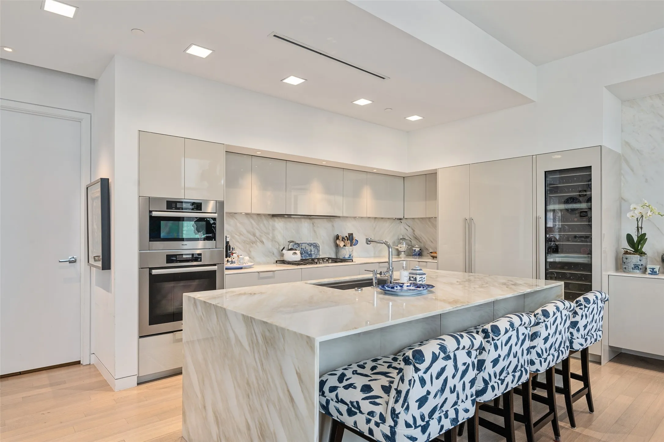 Condominium For Sale in Dallas County , 1918 Olive Street 502, Dallas, Texas 75201, 2 Bedroom, 3 Bathroom, 3 Garage spaces, 4,095 Sqft, built in 2013, Preowned, mls#21190045, Real Estate Agent in Dallas, Homes For Sale in Dallas county, Homes For Sale in Dallas, Realtor in Dallas Texas, Real Estate Brokerage Independent Realty Texas, Luminita Cordes Realtor