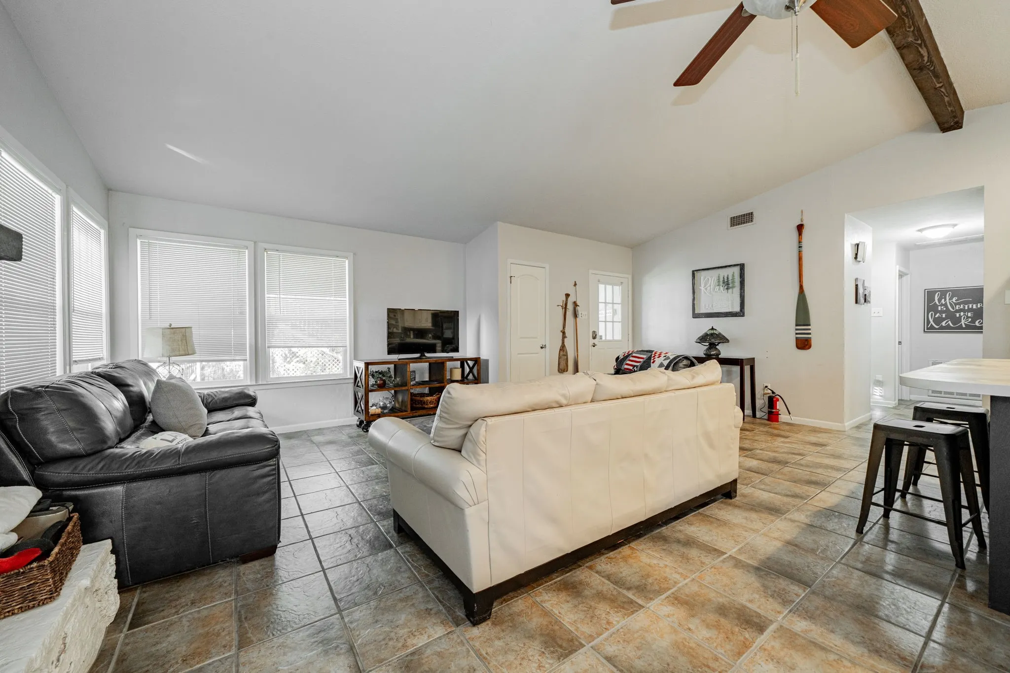 Single Family Residence For Sale in Henderson County , 146 Harbor Drive, Gun Barrel City, Texas 75156, 4 Bedroom, 3 Bathroom, Garage spaces, 1,766 Sqft, built in 1983, Preowned, mls#21184324, Real Estate Agent in Gun Barrel City, Homes For Sale in Henderson county, Homes For Sale in Gun Barrel City, Realtor in Gun Barrel City Texas, Real Estate Brokerage Independent Realty Texas, Luminita Cordes Realtor