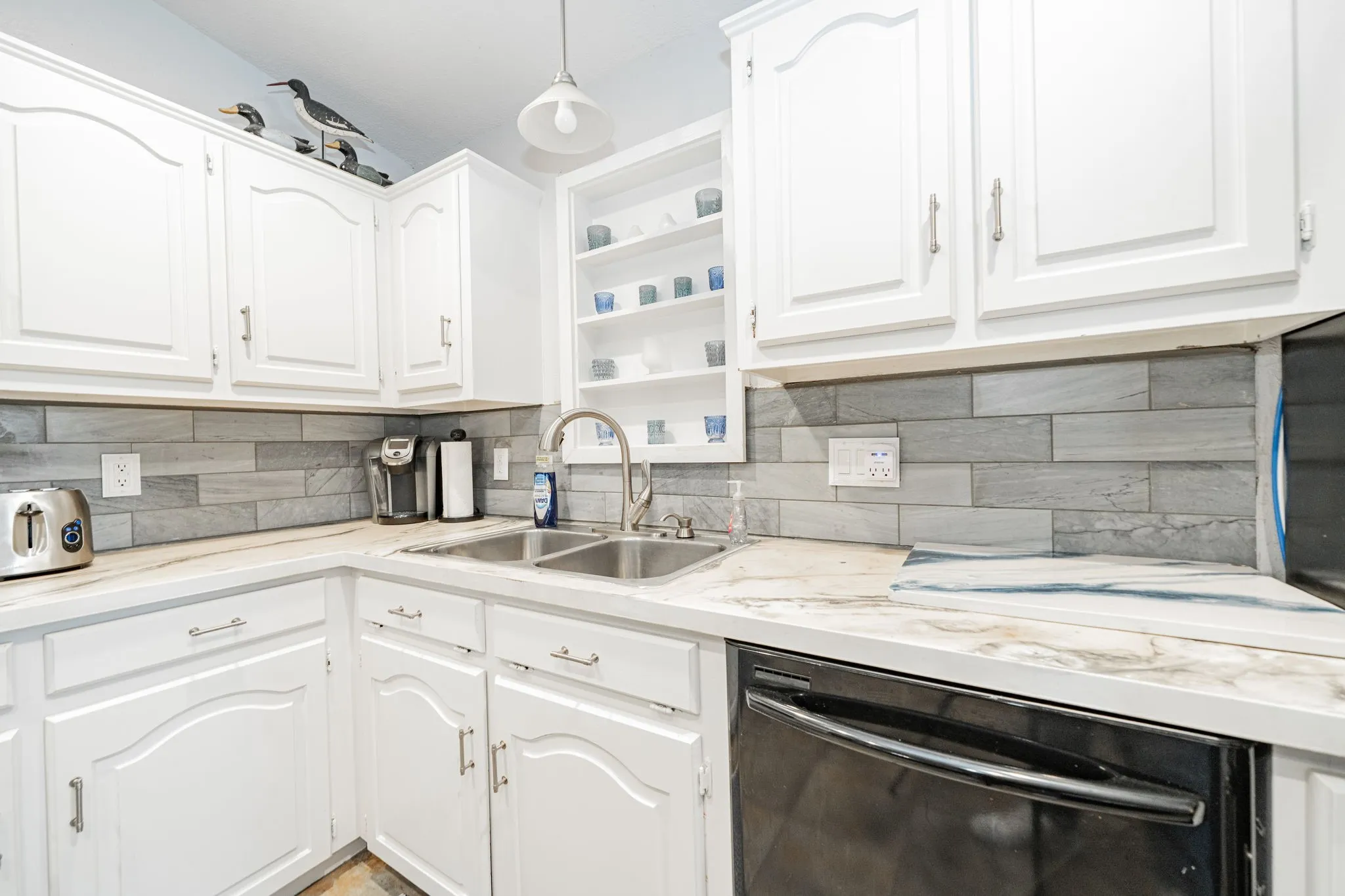 Single Family Residence For Sale in Henderson County , 146 Harbor Drive, Gun Barrel City, Texas 75156, 4 Bedroom, 3 Bathroom, Garage spaces, 1,766 Sqft, built in 1983, Preowned, mls#21184324, Real Estate Agent in Gun Barrel City, Homes For Sale in Henderson county, Homes For Sale in Gun Barrel City, Realtor in Gun Barrel City Texas, Real Estate Brokerage Independent Realty Texas, Luminita Cordes Realtor