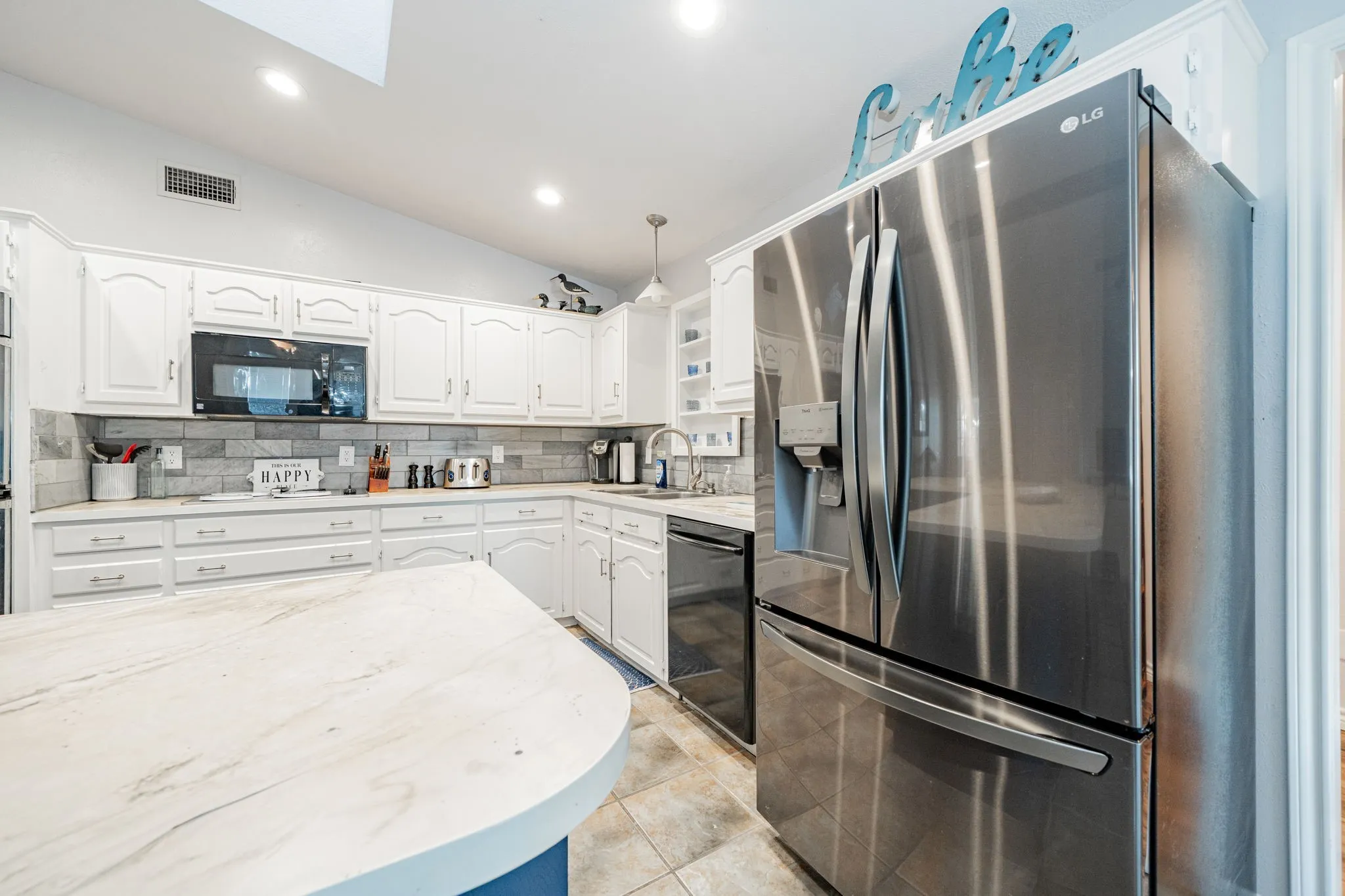 Single Family Residence For Sale in Henderson County , 146 Harbor Drive, Gun Barrel City, Texas 75156, 4 Bedroom, 3 Bathroom, Garage spaces, 1,766 Sqft, built in 1983, Preowned, mls#21184324, Real Estate Agent in Gun Barrel City, Homes For Sale in Henderson county, Homes For Sale in Gun Barrel City, Realtor in Gun Barrel City Texas, Real Estate Brokerage Independent Realty Texas, Luminita Cordes Realtor