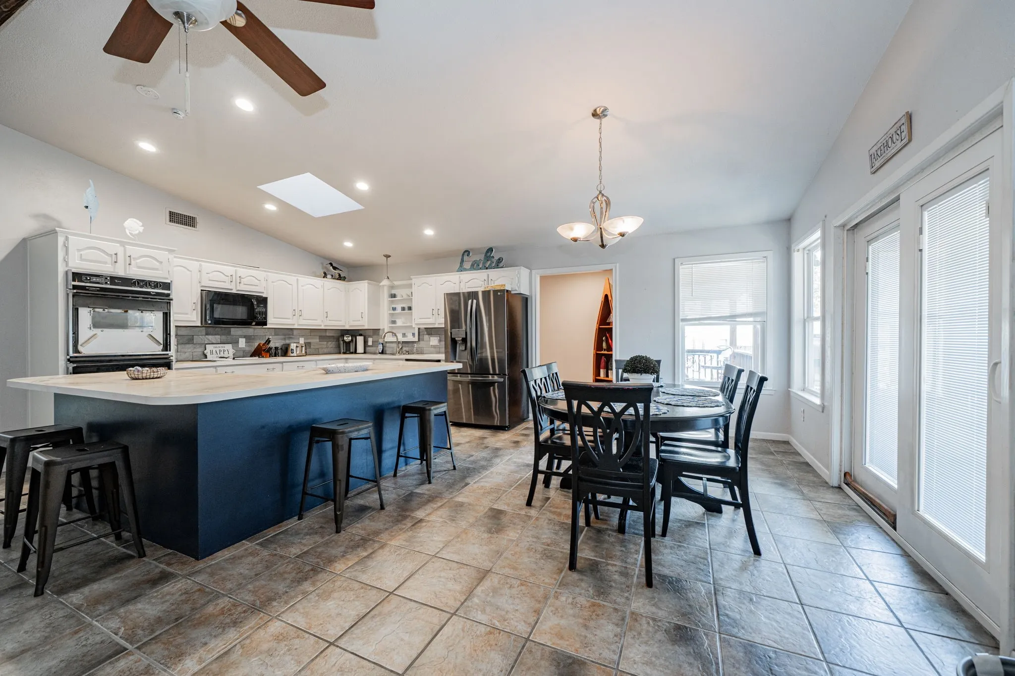 Single Family Residence For Sale in Henderson County , 146 Harbor Drive, Gun Barrel City, Texas 75156, 4 Bedroom, 3 Bathroom, Garage spaces, 1,766 Sqft, built in 1983, Preowned, mls#21184324, Real Estate Agent in Gun Barrel City, Homes For Sale in Henderson county, Homes For Sale in Gun Barrel City, Realtor in Gun Barrel City Texas, Real Estate Brokerage Independent Realty Texas, Luminita Cordes Realtor