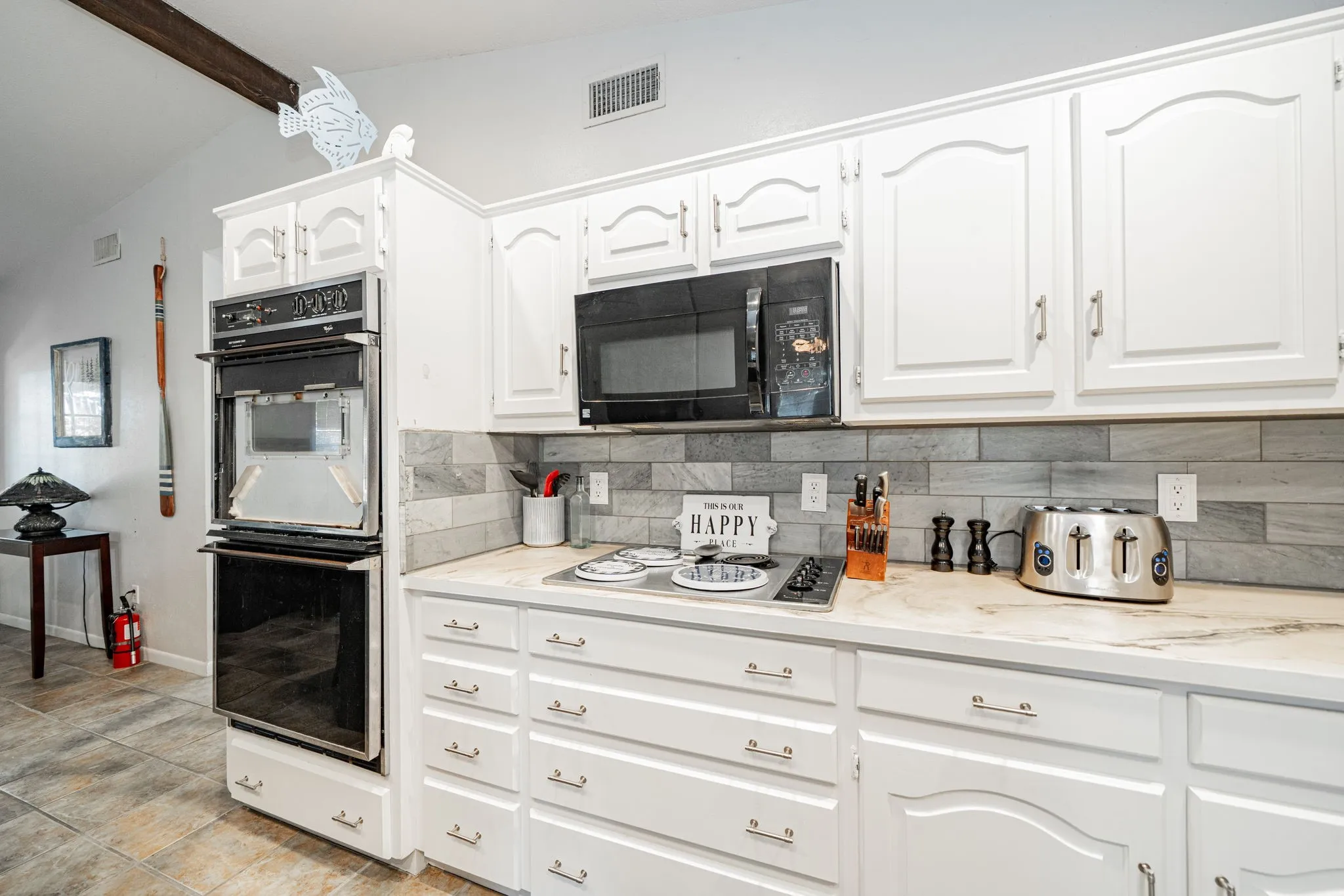 Single Family Residence For Sale in Henderson County , 146 Harbor Drive, Gun Barrel City, Texas 75156, 4 Bedroom, 3 Bathroom, Garage spaces, 1,766 Sqft, built in 1983, Preowned, mls#21184324, Real Estate Agent in Gun Barrel City, Homes For Sale in Henderson county, Homes For Sale in Gun Barrel City, Realtor in Gun Barrel City Texas, Real Estate Brokerage Independent Realty Texas, Luminita Cordes Realtor