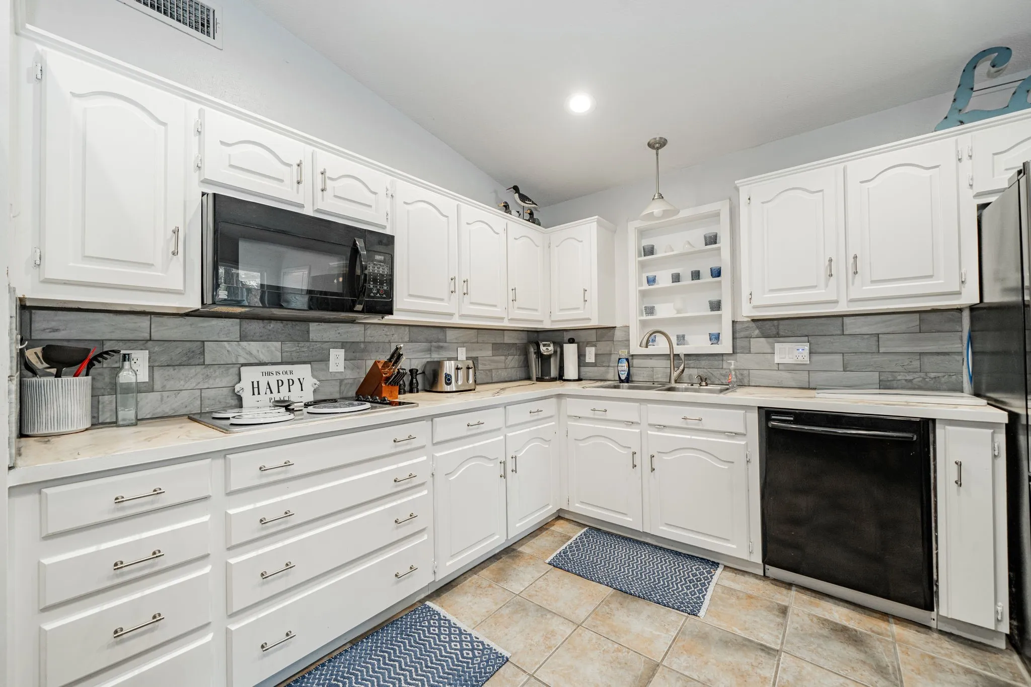 Single Family Residence For Sale in Henderson County , 146 Harbor Drive, Gun Barrel City, Texas 75156, 4 Bedroom, 3 Bathroom, Garage spaces, 1,766 Sqft, built in 1983, Preowned, mls#21184324, Real Estate Agent in Gun Barrel City, Homes For Sale in Henderson county, Homes For Sale in Gun Barrel City, Realtor in Gun Barrel City Texas, Real Estate Brokerage Independent Realty Texas, Luminita Cordes Realtor