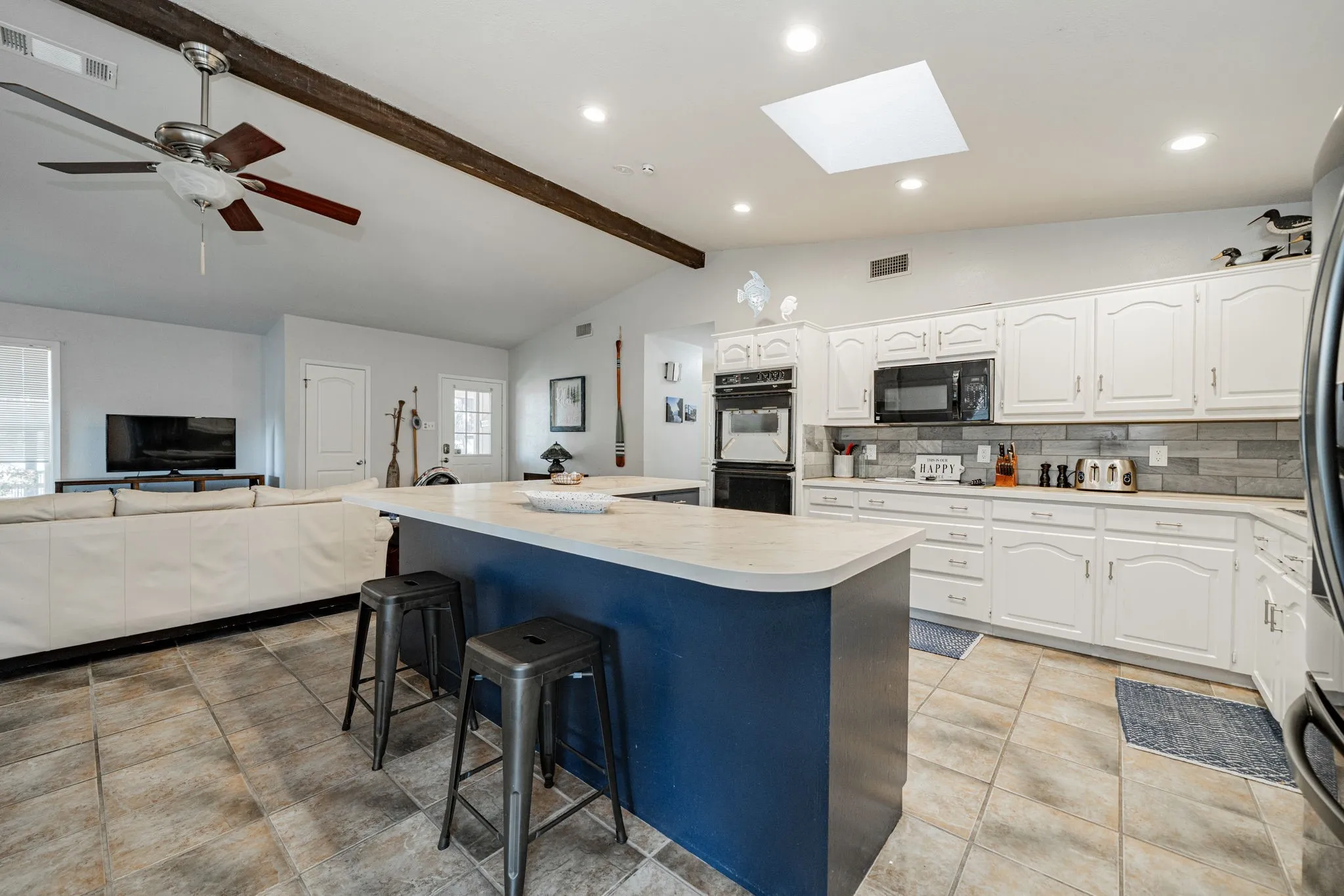 Single Family Residence For Sale in Henderson County , 146 Harbor Drive, Gun Barrel City, Texas 75156, 4 Bedroom, 3 Bathroom, Garage spaces, 1,766 Sqft, built in 1983, Preowned, mls#21184324, Real Estate Agent in Gun Barrel City, Homes For Sale in Henderson county, Homes For Sale in Gun Barrel City, Realtor in Gun Barrel City Texas, Real Estate Brokerage Independent Realty Texas, Luminita Cordes Realtor