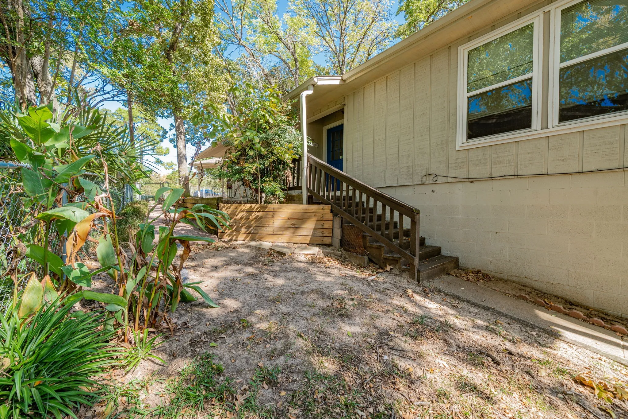Single Family Residence For Sale in Henderson County , 146 Harbor Drive, Gun Barrel City, Texas 75156, 4 Bedroom, 3 Bathroom, Garage spaces, 1,766 Sqft, built in 1983, Preowned, mls#21184324, Real Estate Agent in Gun Barrel City, Homes For Sale in Henderson county, Homes For Sale in Gun Barrel City, Realtor in Gun Barrel City Texas, Real Estate Brokerage Independent Realty Texas, Luminita Cordes Realtor