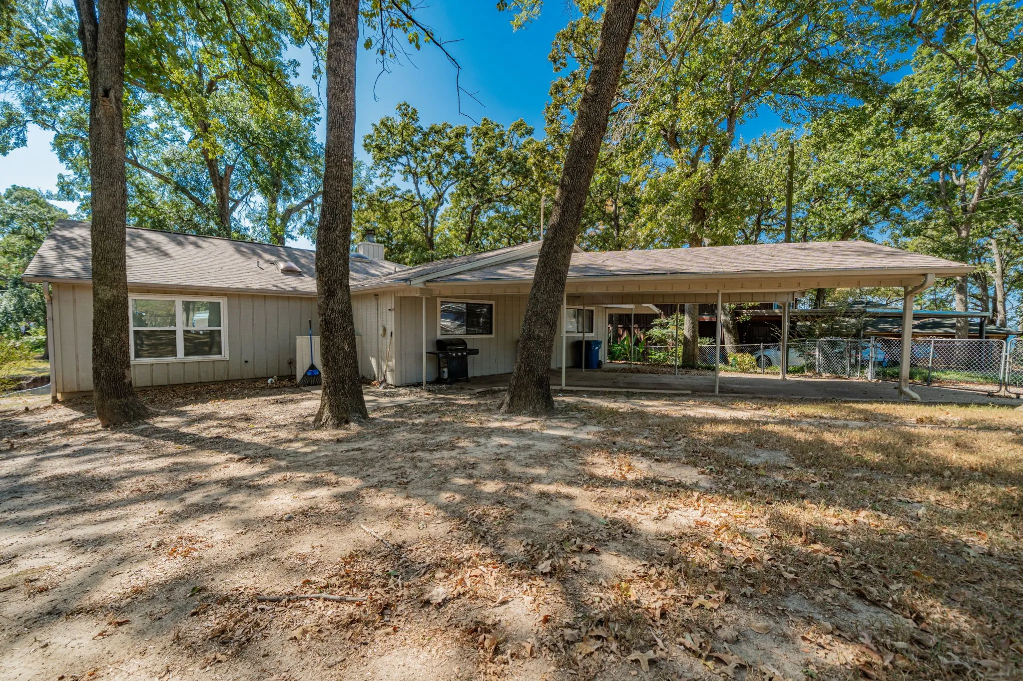 Single Family Residence For Sale in Henderson County , 146 Harbor Drive, Gun Barrel City, Texas 75156, 4 Bedroom, 3 Bathroom, Garage spaces, 1,766 Sqft, built in 1983, Preowned, mls#21184324, Real Estate Agent in Gun Barrel City, Homes For Sale in Henderson county, Homes For Sale in Gun Barrel City, Realtor in Gun Barrel City Texas, Real Estate Brokerage Independent Realty Texas, Luminita Cordes Realtor
