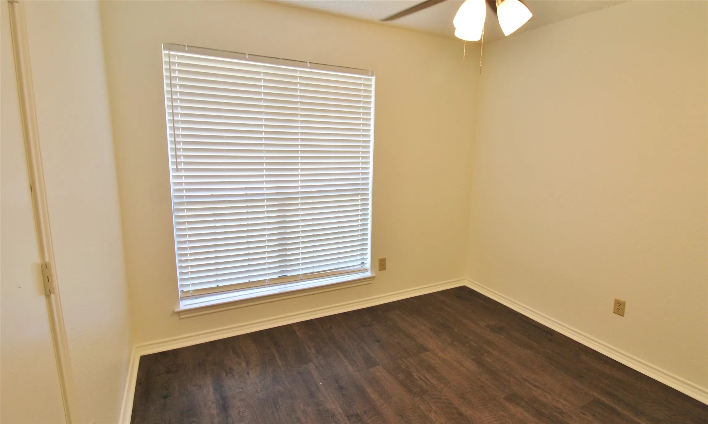 Duplex For Rent in Dallas County , 1234 Mockingbird Lane, De Soto, Texas 75115, 3 Bedroom, 2 Bathroom, 2 Garage spaces, 1,280 Sqft, built in 1984, Preowned, mls#21197410, Real Estate Agent in De Soto, Homes For Rent in Dallas county, Homes For Rent in De Soto, Realtor in De Soto Texas, Real Estate Brokerage Independent Realty Texas, Luminita Cordes Realtor