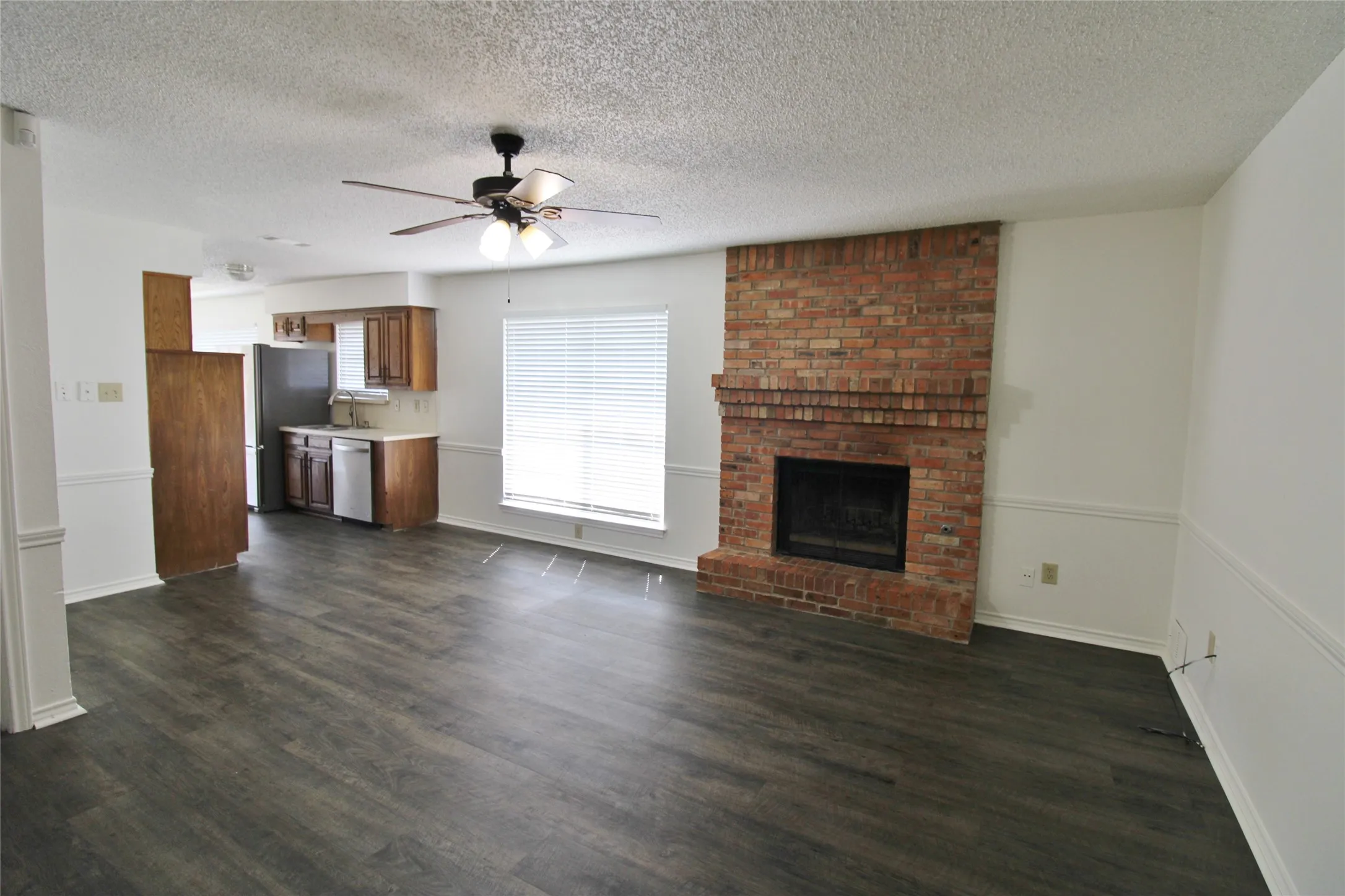 Duplex For Rent in Dallas County , 1234 Mockingbird Lane, De Soto, Texas 75115, 3 Bedroom, 2 Bathroom, 2 Garage spaces, 1,280 Sqft, built in 1984, Preowned, mls#21197410, Real Estate Agent in De Soto, Homes For Rent in Dallas county, Homes For Rent in De Soto, Realtor in De Soto Texas, Real Estate Brokerage Independent Realty Texas, Luminita Cordes Realtor