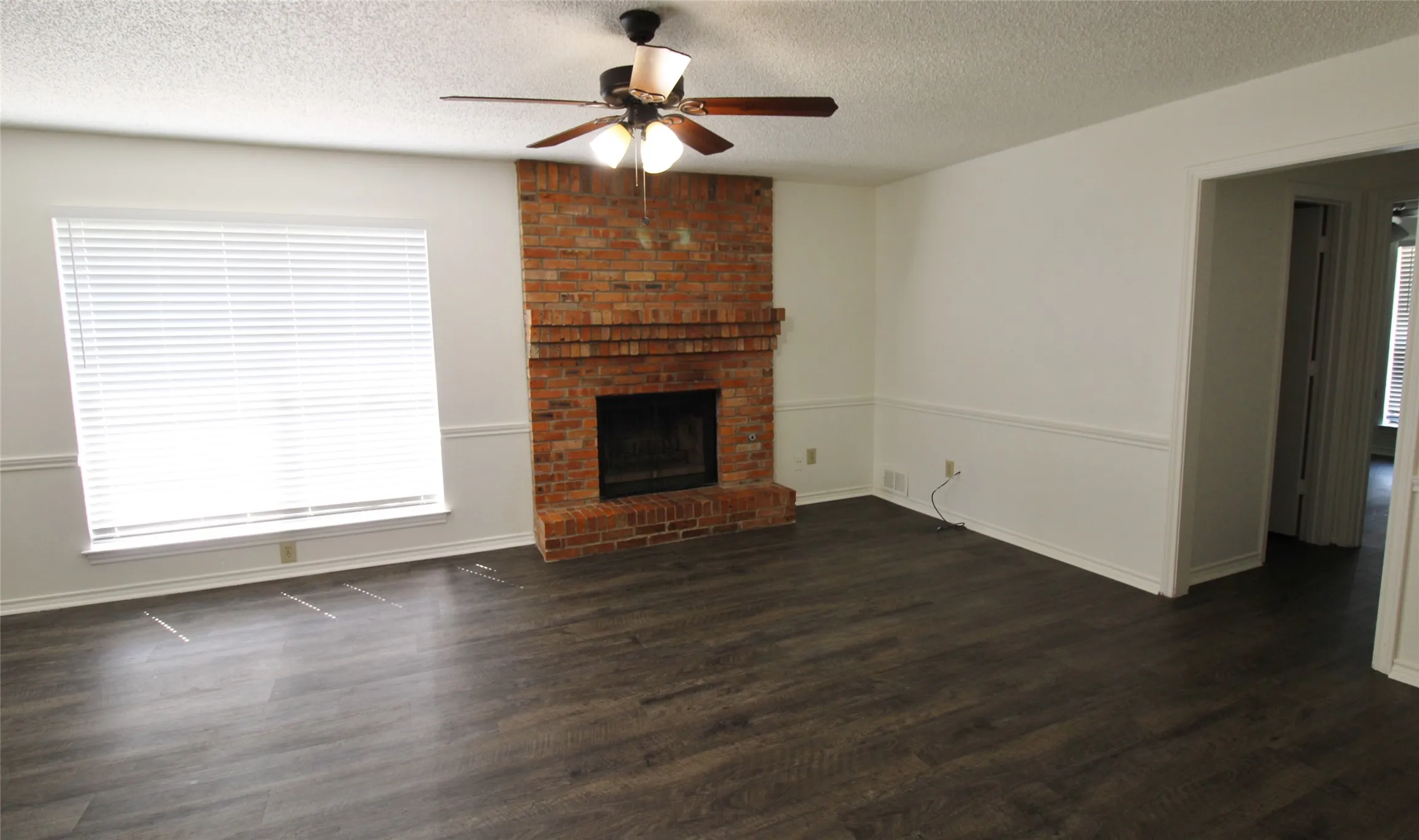 Duplex For Rent in Dallas County , 1234 Mockingbird Lane, De Soto, Texas 75115, 3 Bedroom, 2 Bathroom, 2 Garage spaces, 1,280 Sqft, built in 1984, Preowned, mls#21197410, Real Estate Agent in De Soto, Homes For Rent in Dallas county, Homes For Rent in De Soto, Realtor in De Soto Texas, Real Estate Brokerage Independent Realty Texas, Luminita Cordes Realtor