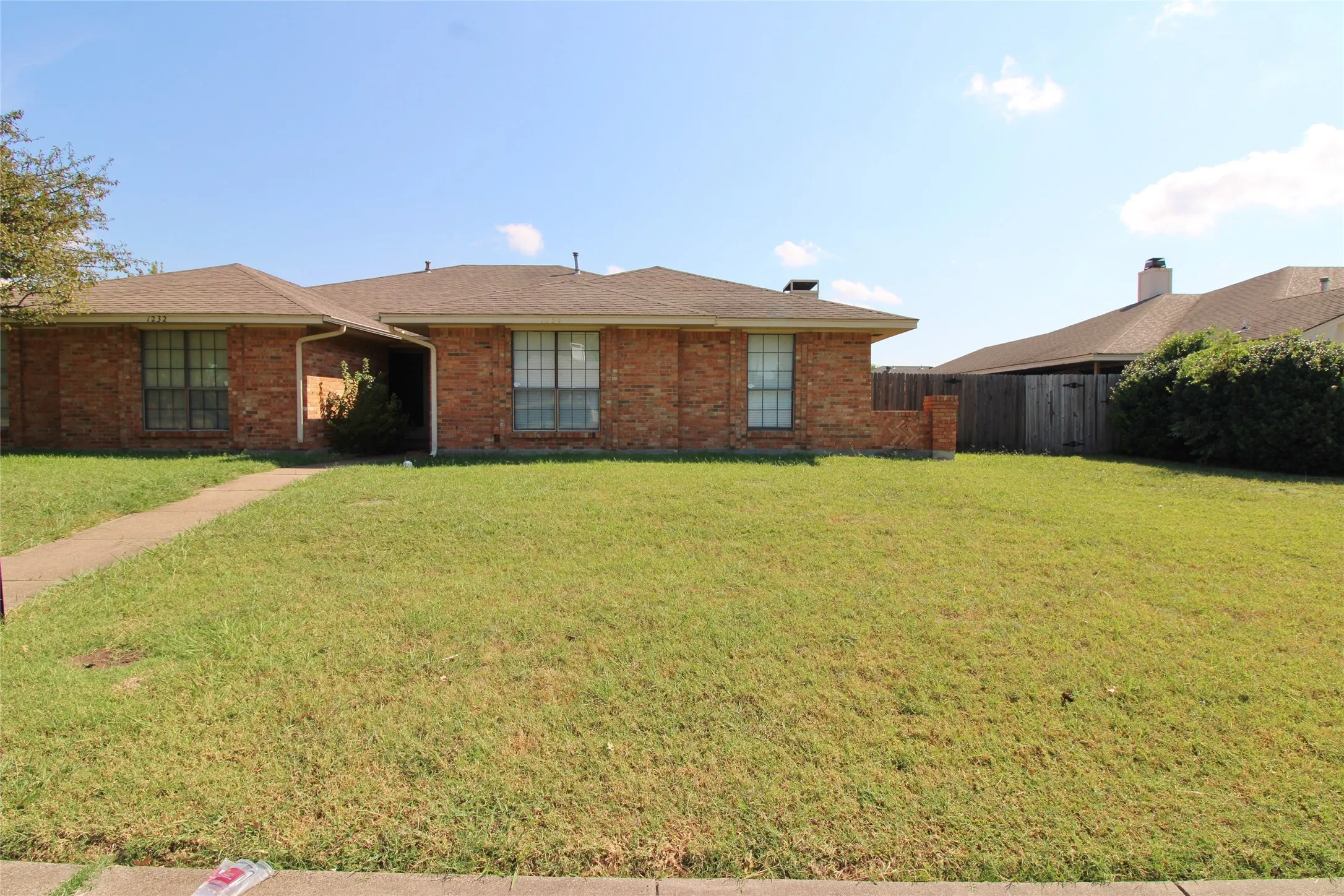 Duplex For Rent in Dallas County , 1234 Mockingbird Lane, De Soto, Texas 75115, 3 Bedroom, 2 Bathroom, 2 Garage spaces, 1,280 Sqft, built in 1984, Preowned, mls#21197410, Real Estate Agent in De Soto, Homes For Rent in Dallas county, Homes For Rent in De Soto, Realtor in De Soto Texas, Real Estate Brokerage Independent Realty Texas, Luminita Cordes Realtor
