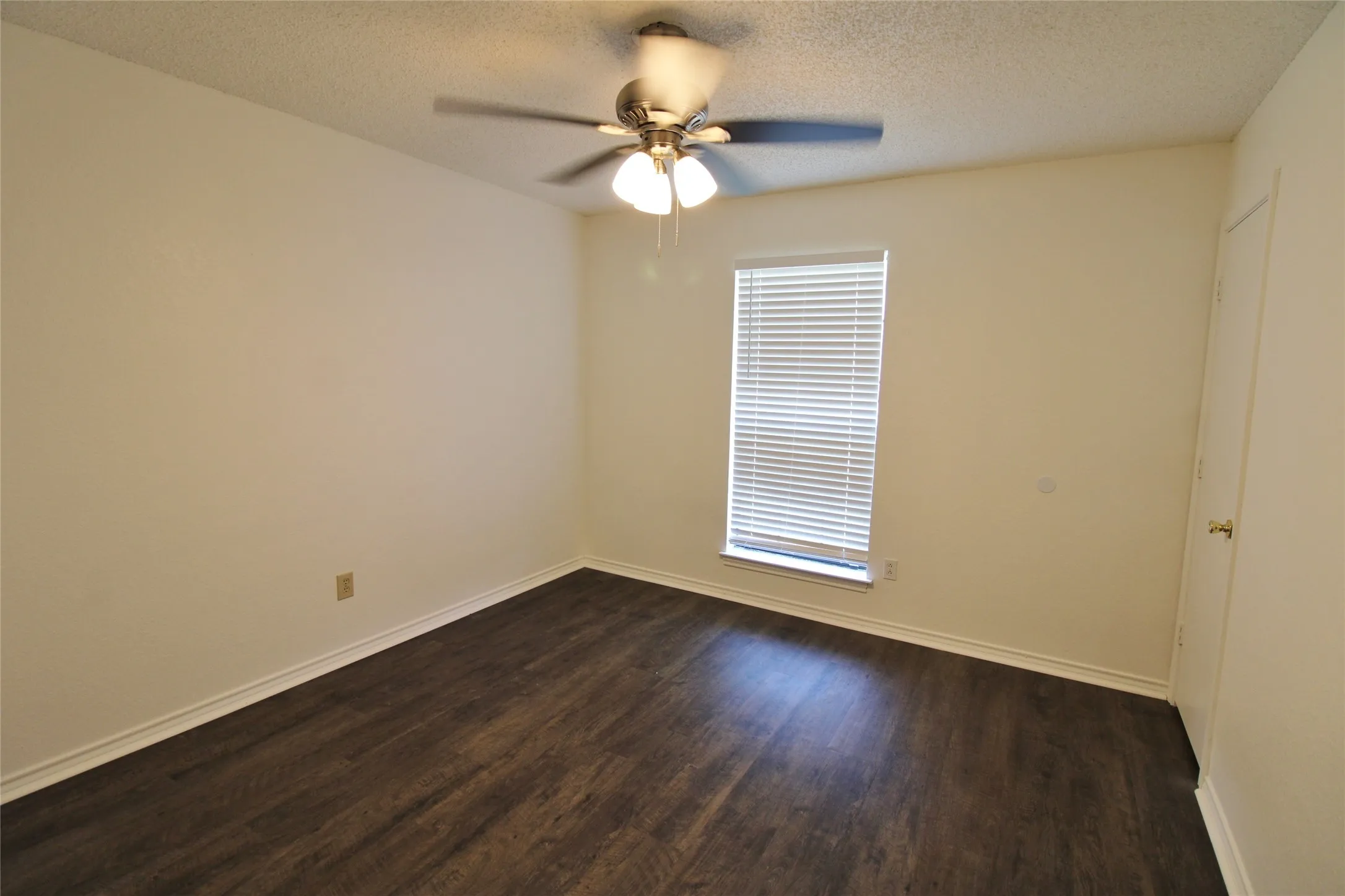 Duplex For Rent in Dallas County , 1234 Mockingbird Lane, De Soto, Texas 75115, 3 Bedroom, 2 Bathroom, 2 Garage spaces, 1,280 Sqft, built in 1984, Preowned, mls#21197410, Real Estate Agent in De Soto, Homes For Rent in Dallas county, Homes For Rent in De Soto, Realtor in De Soto Texas, Real Estate Brokerage Independent Realty Texas, Luminita Cordes Realtor