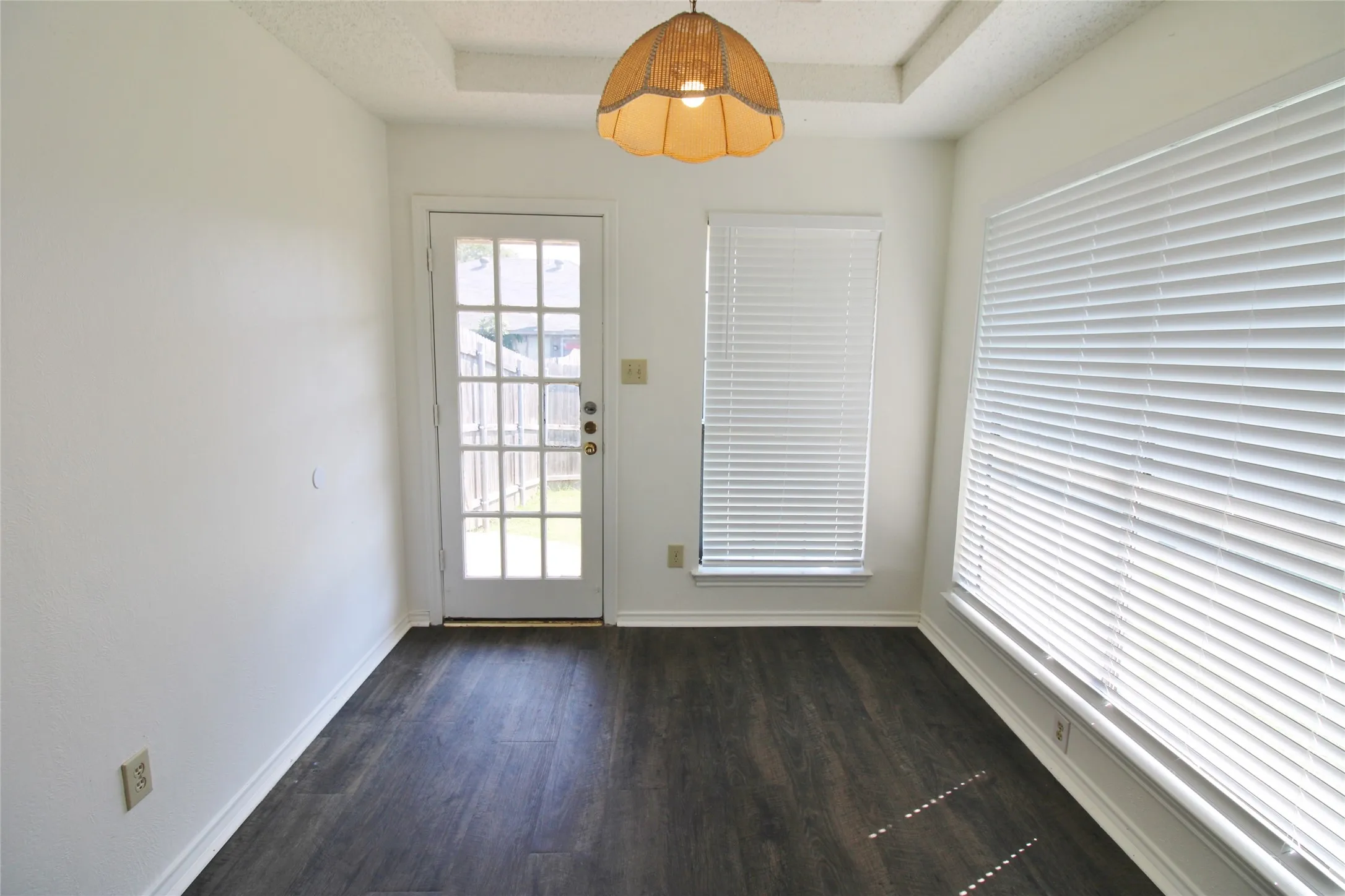 Duplex For Rent in Dallas County , 1234 Mockingbird Lane, De Soto, Texas 75115, 3 Bedroom, 2 Bathroom, 2 Garage spaces, 1,280 Sqft, built in 1984, Preowned, mls#21197410, Real Estate Agent in De Soto, Homes For Rent in Dallas county, Homes For Rent in De Soto, Realtor in De Soto Texas, Real Estate Brokerage Independent Realty Texas, Luminita Cordes Realtor
