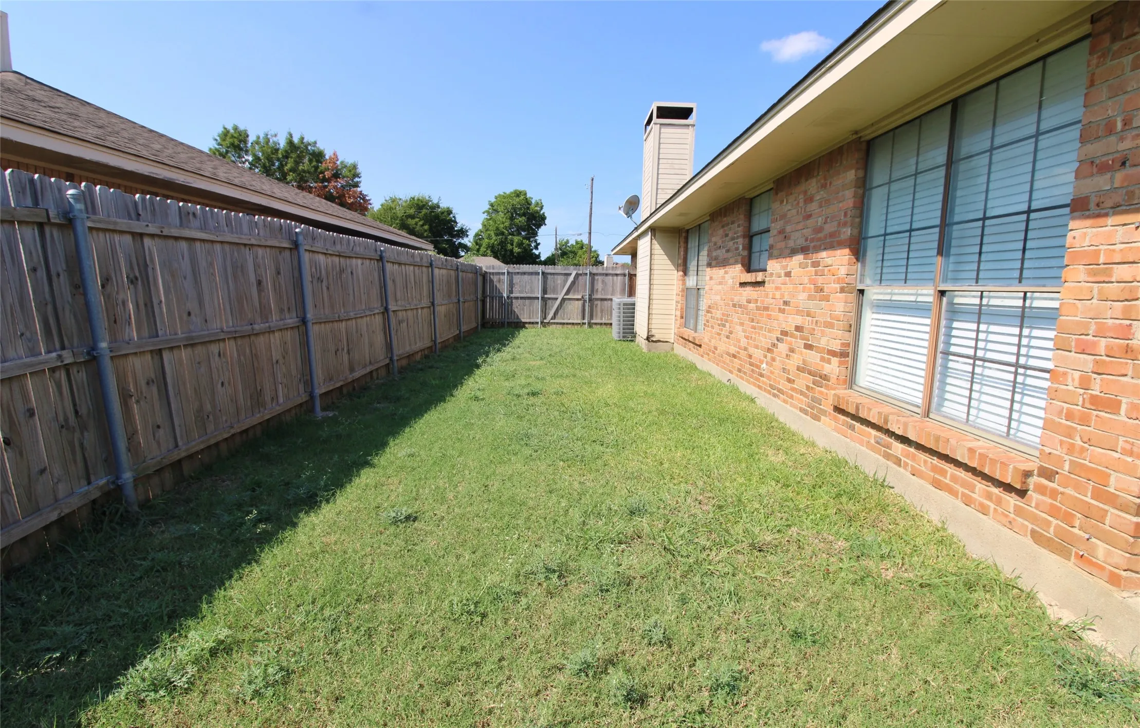 Duplex For Rent in Dallas County , 1234 Mockingbird Lane, De Soto, Texas 75115, 3 Bedroom, 2 Bathroom, 2 Garage spaces, 1,280 Sqft, built in 1984, Preowned, mls#21197410, Real Estate Agent in De Soto, Homes For Rent in Dallas county, Homes For Rent in De Soto, Realtor in De Soto Texas, Real Estate Brokerage Independent Realty Texas, Luminita Cordes Realtor