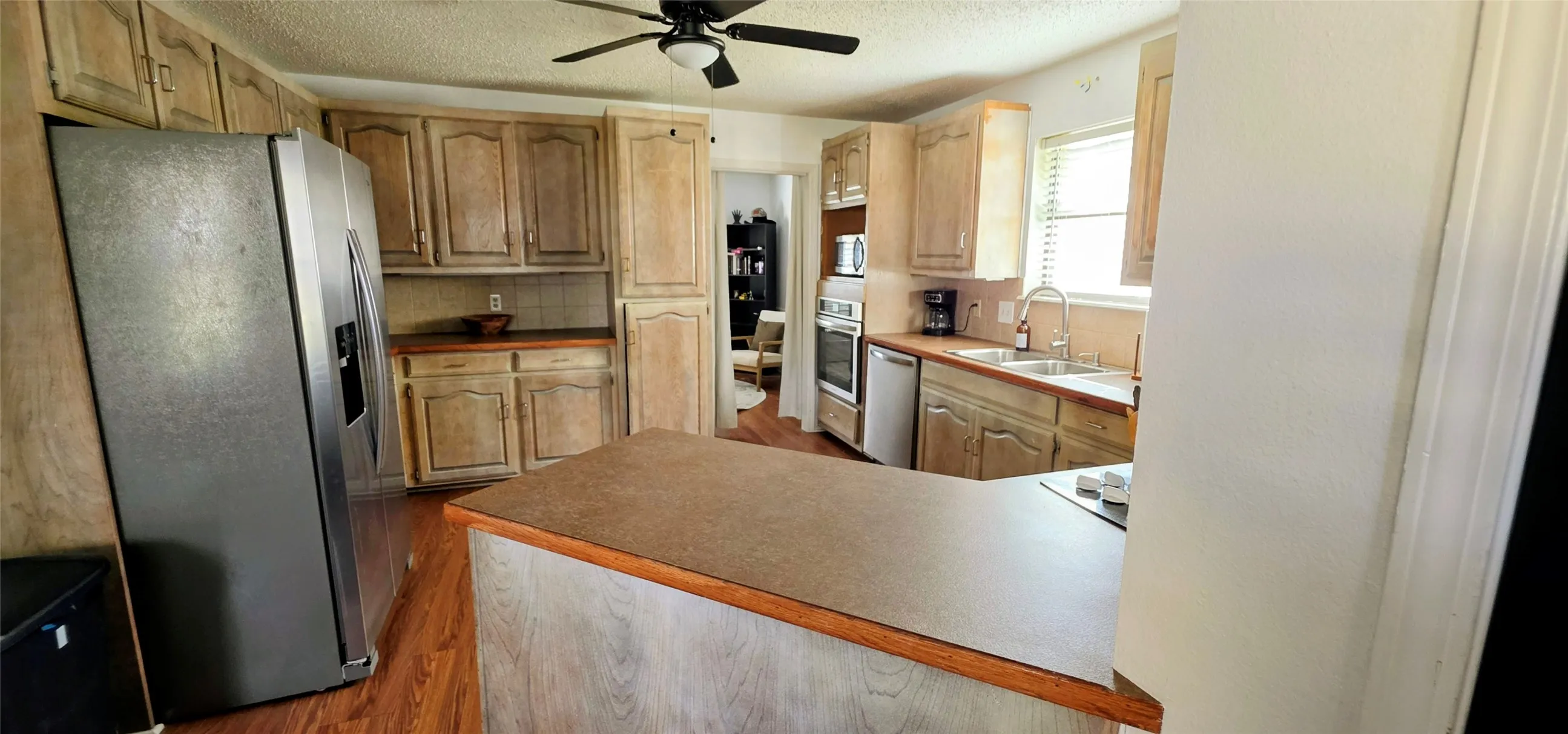 Single Family Residence For Sale in Titus County , 1806 Hogan Lane, Mt Pleasant, Texas 75455, 3 Bedrooms, 2 Bathrooms, 2 Garage spaces, 2,132 Sqft, built in 1988, Preowned, Price $319,000, mls#21197258, Real Estate Agent in Mt Pleasant, Homes For Sale in Titus county, Homes For Sale in Mt Pleasant, Realtor in Mt Pleasant Texas, Real Estate Brokerage Independent Realty Texas, Luminita Cordes Realtor