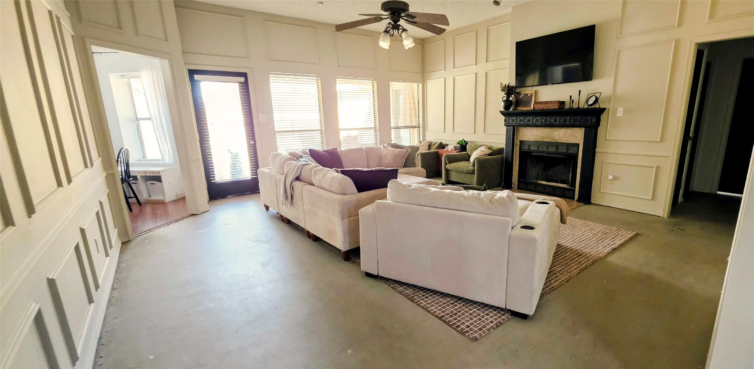 Single Family Residence For Sale in Titus County , 1806 Hogan Lane, Mt Pleasant, Texas 75455, 3 Bedrooms, 2 Bathrooms, 2 Garage spaces, 2,132 Sqft, built in 1988, Preowned, Price $319,000, mls#21197258, Real Estate Agent in Mt Pleasant, Homes For Sale in Titus county, Homes For Sale in Mt Pleasant, Realtor in Mt Pleasant Texas, Real Estate Brokerage Independent Realty Texas, Luminita Cordes Realtor