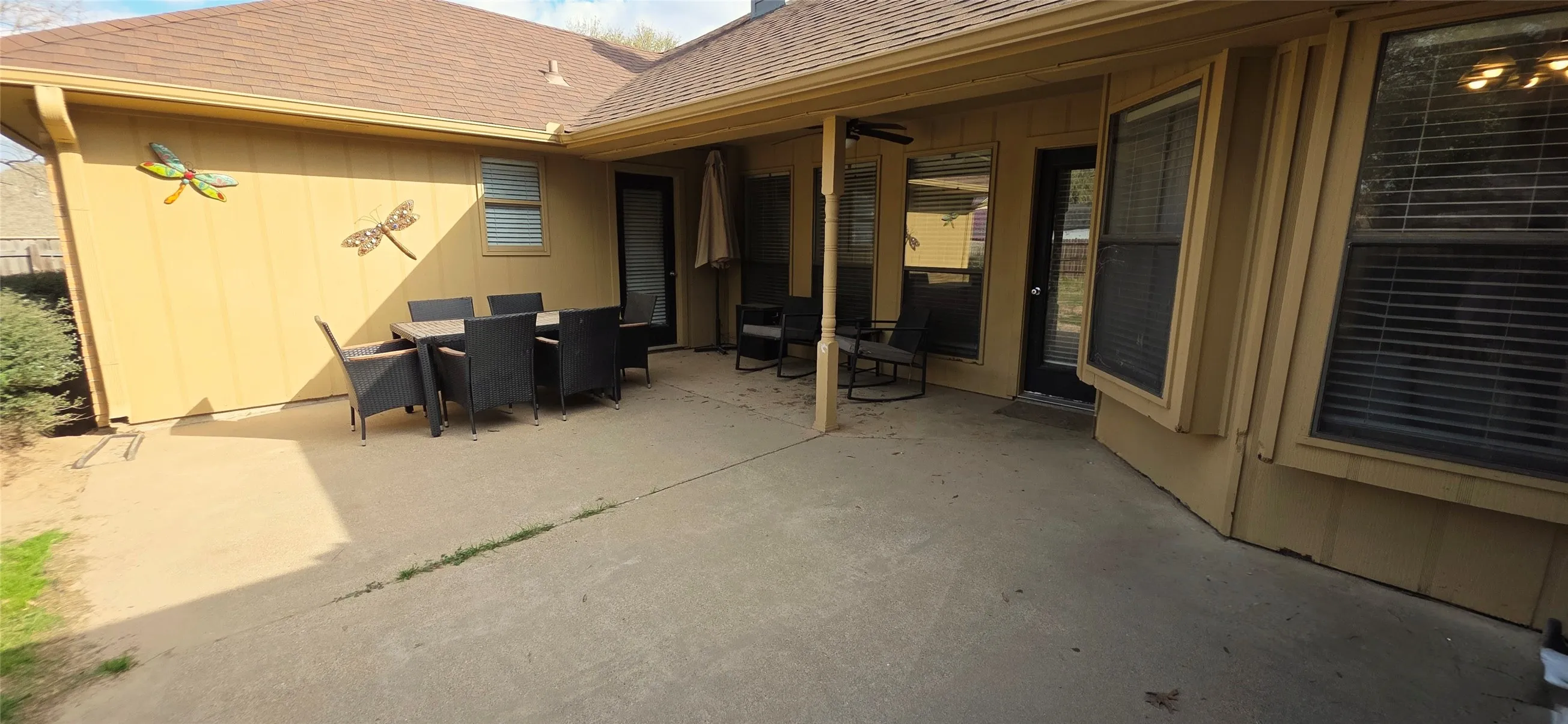 Single Family Residence For Sale in Titus County , 1806 Hogan Lane, Mt Pleasant, Texas 75455, 3 Bedrooms, 2 Bathrooms, 2 Garage spaces, 2,132 Sqft, built in 1988, Preowned, Price $319,000, mls#21197258, Real Estate Agent in Mt Pleasant, Homes For Sale in Titus county, Homes For Sale in Mt Pleasant, Realtor in Mt Pleasant Texas, Real Estate Brokerage Independent Realty Texas, Luminita Cordes Realtor