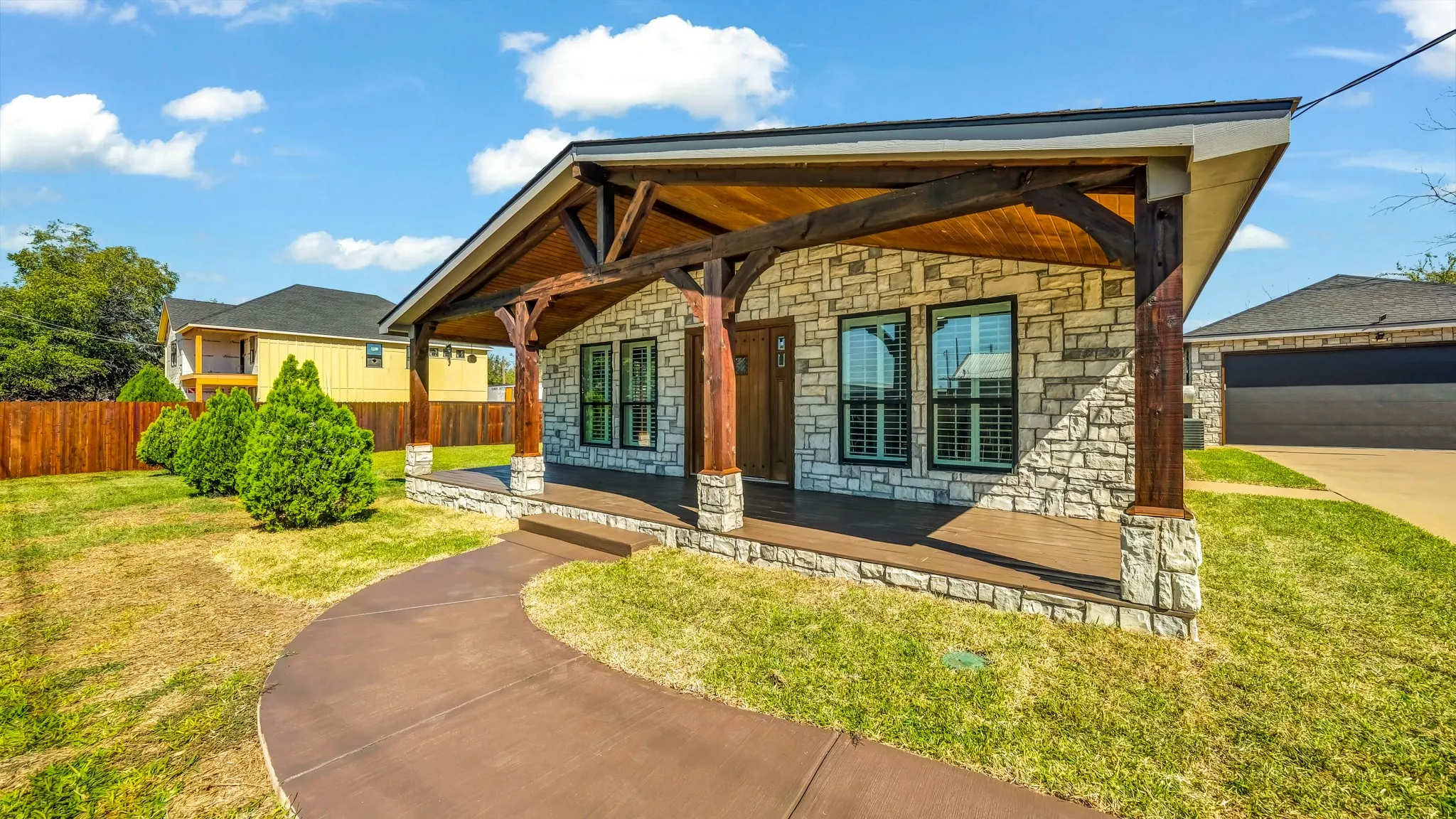 Beautiful covered front porch.