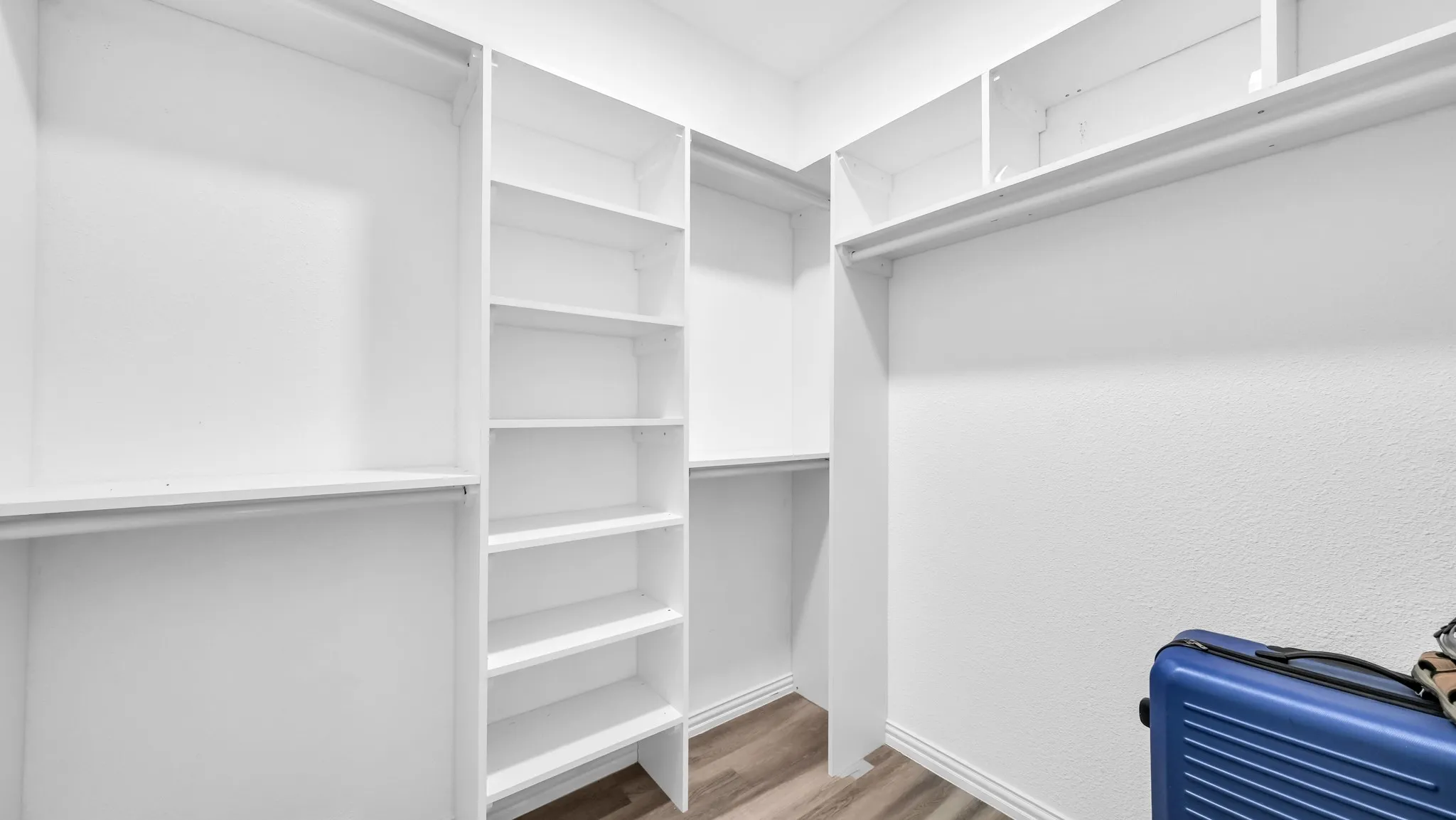 Huge walkin closet