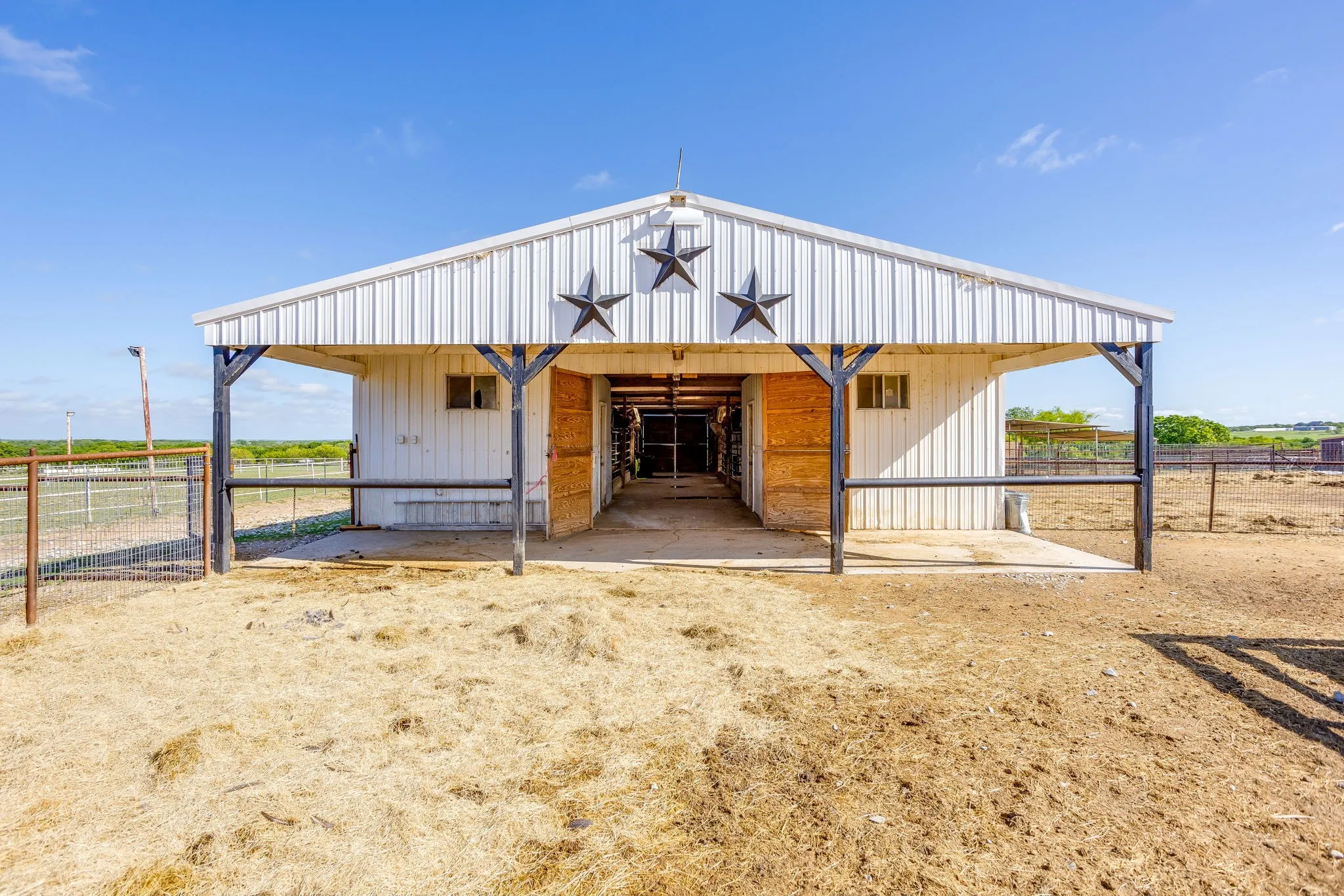 mare motel barn front