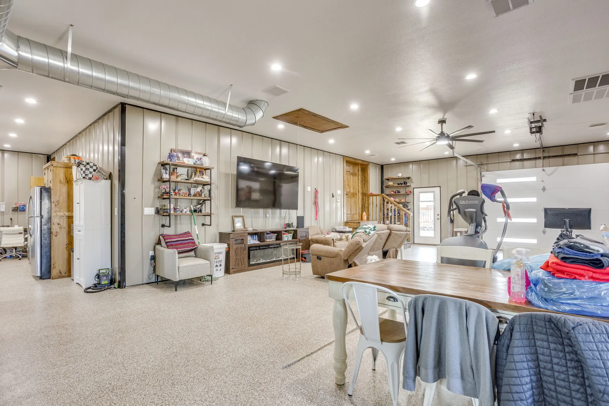 Farm For Sale in Wise County , 3678 County Road 3655, Bridgeport, Texas 76426, 5 Bedroom, 3 Bathroom, Garage spaces, 2,432 Sqft, built in 2024, Preowned, Price $1,750,000, mls#21192148, Real Estate Agent in Bridgeport, Homes For Sale in Wise county, Homes For Sale in Bridgeport, Realtor in Bridgeport Texas, Real Estate Brokerage Independent Realty Texas, Luminita Cordes Realtor