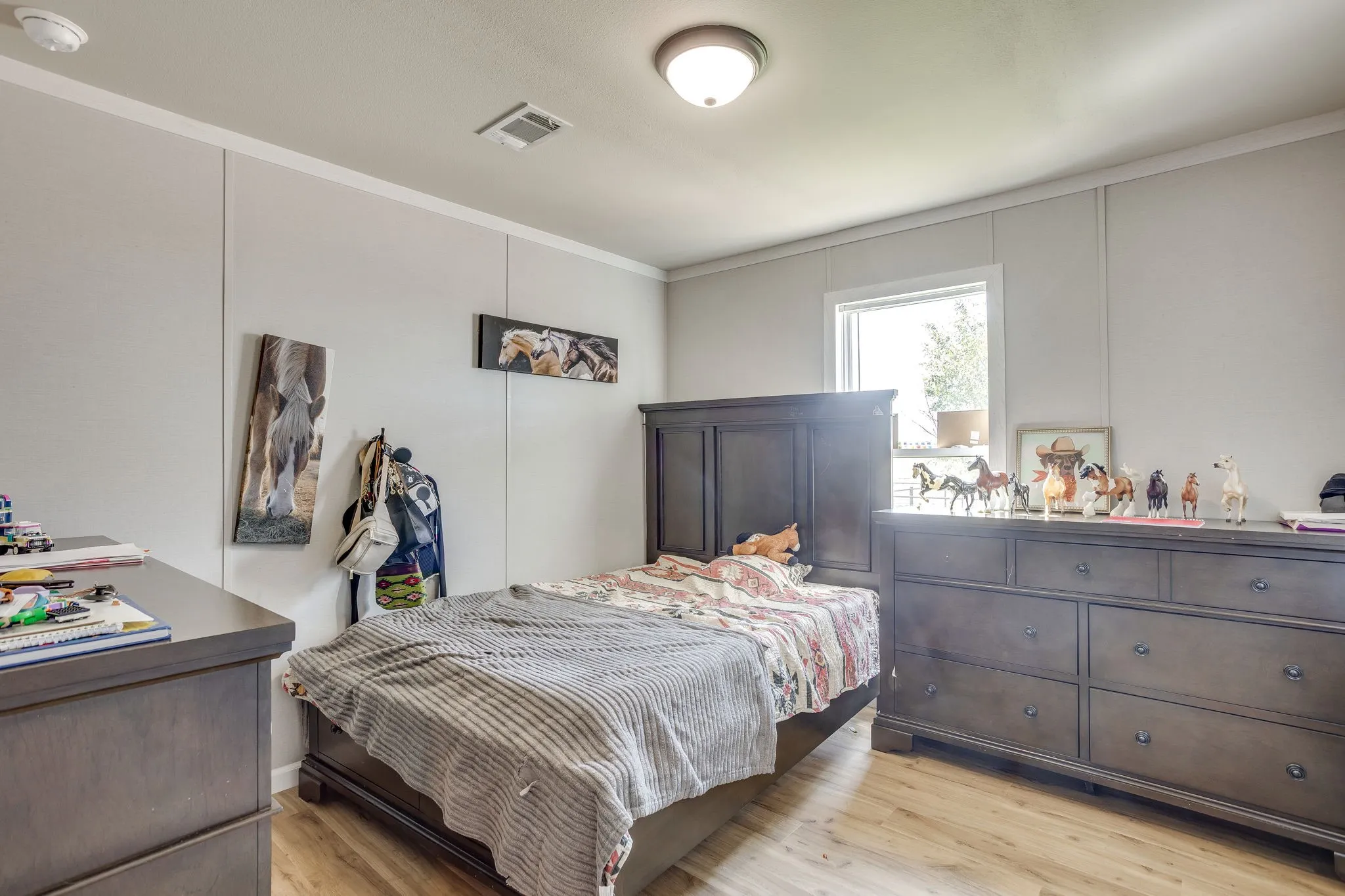 MAIN HOUSE BEDROOM
