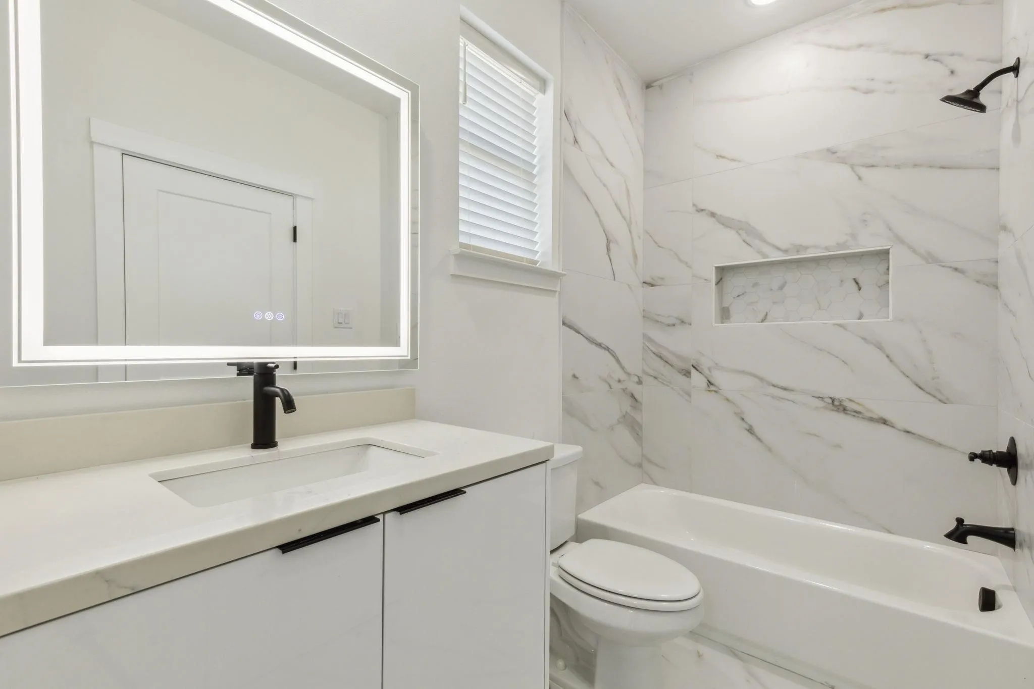 Duplex For Rent in Dallas County , 521 N Denley Drive, Dallas, Texas 75203, 3 Bedroom, 3 Bathroom, Garage spaces, 1,387 Sqft, built in 2025, Preowned, mls#21196551, Real Estate Agent in Dallas, Homes For Rent in Dallas county, Homes For Rent in Dallas, Realtor in Dallas Texas, Real Estate Brokerage Independent Realty Texas, Luminita Cordes Realtor