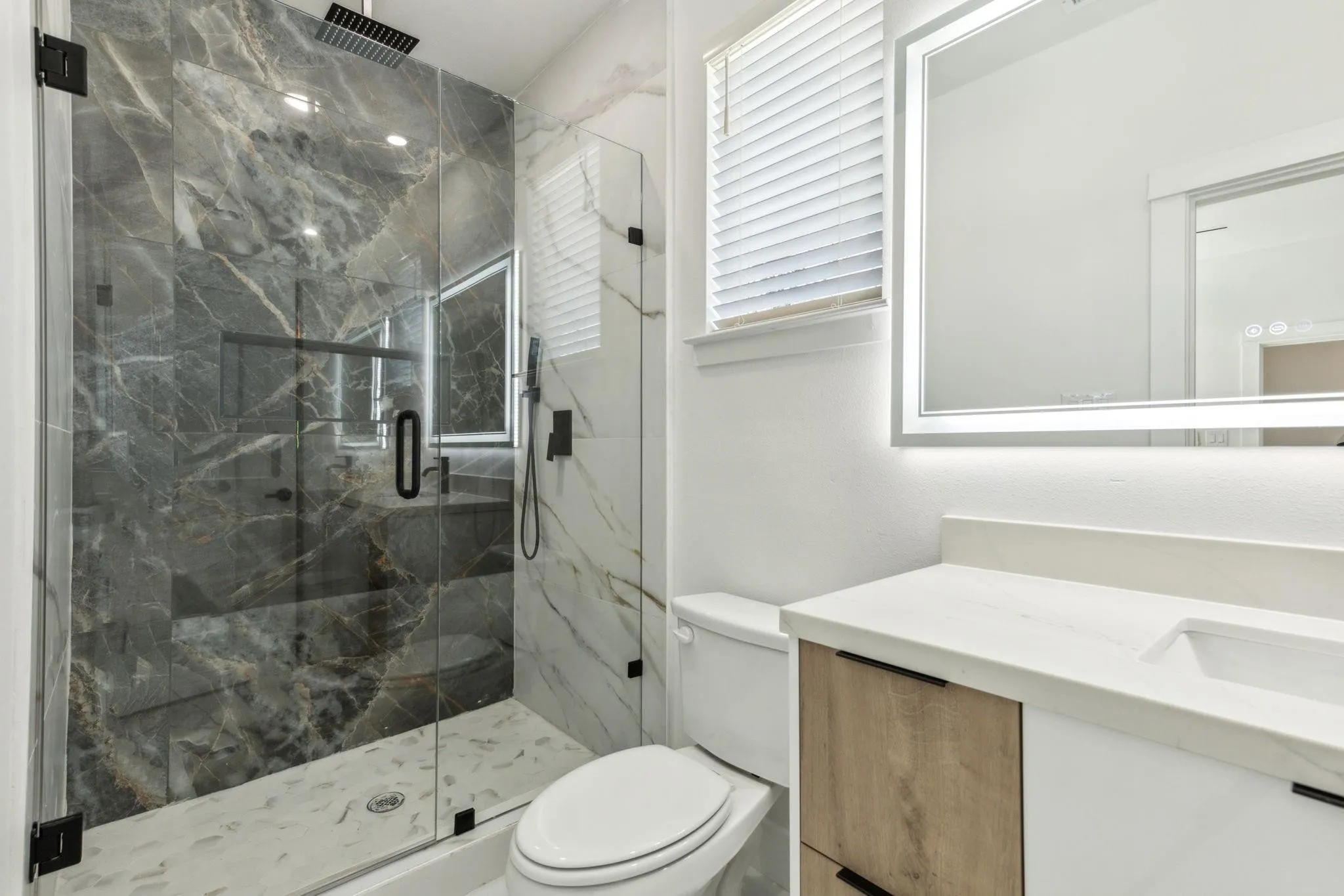 Duplex For Rent in Dallas County , 521 N Denley Drive, Dallas, Texas 75203, 3 Bedroom, 3 Bathroom, Garage spaces, 1,387 Sqft, built in 2025, Preowned, mls#21196551, Real Estate Agent in Dallas, Homes For Rent in Dallas county, Homes For Rent in Dallas, Realtor in Dallas Texas, Real Estate Brokerage Independent Realty Texas, Luminita Cordes Realtor