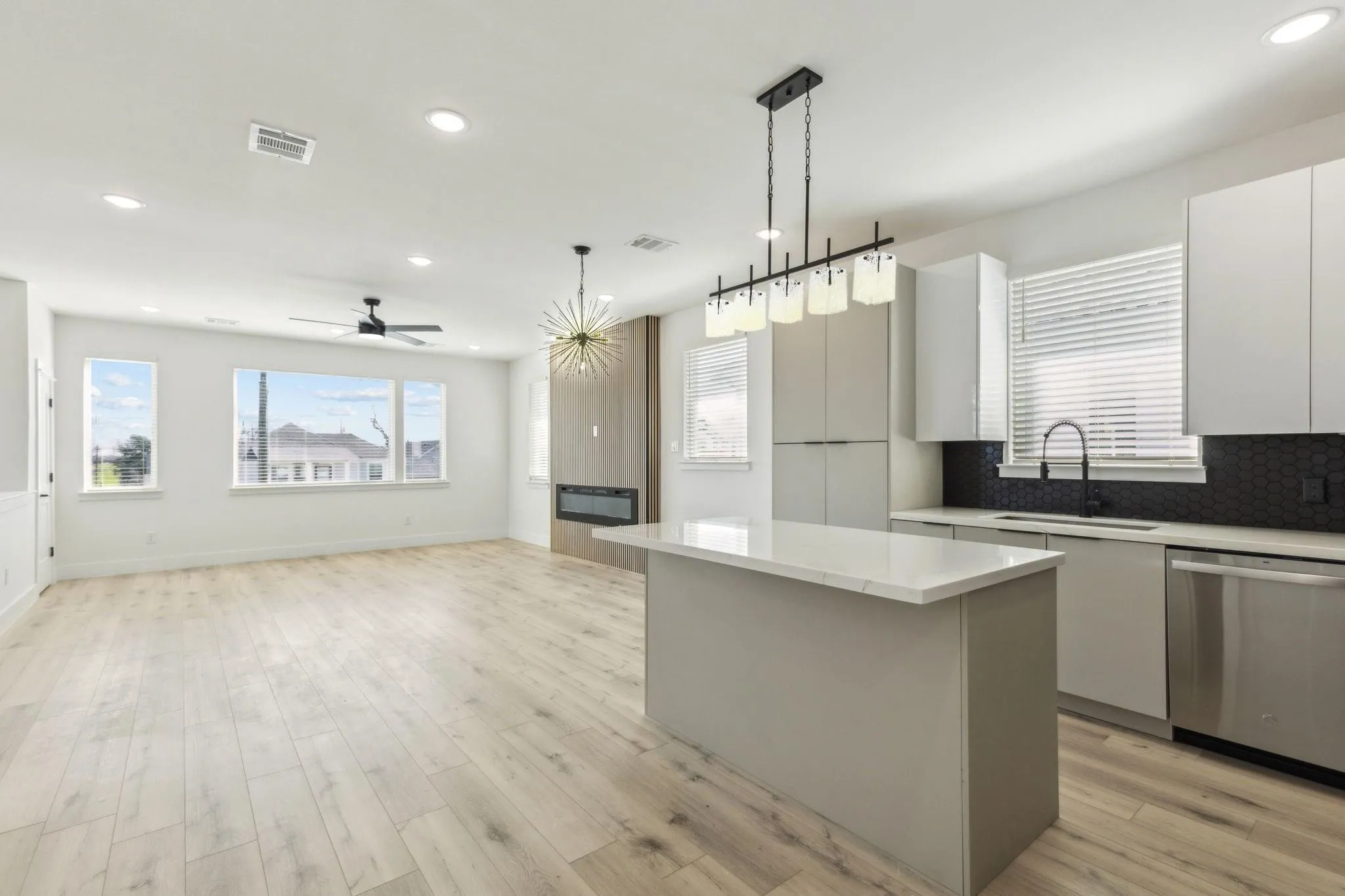Duplex For Rent in Dallas County , 521 N Denley Drive, Dallas, Texas 75203, 3 Bedroom, 3 Bathroom, Garage spaces, 1,387 Sqft, built in 2025, Preowned, mls#21196551, Real Estate Agent in Dallas, Homes For Rent in Dallas county, Homes For Rent in Dallas, Realtor in Dallas Texas, Real Estate Brokerage Independent Realty Texas, Luminita Cordes Realtor