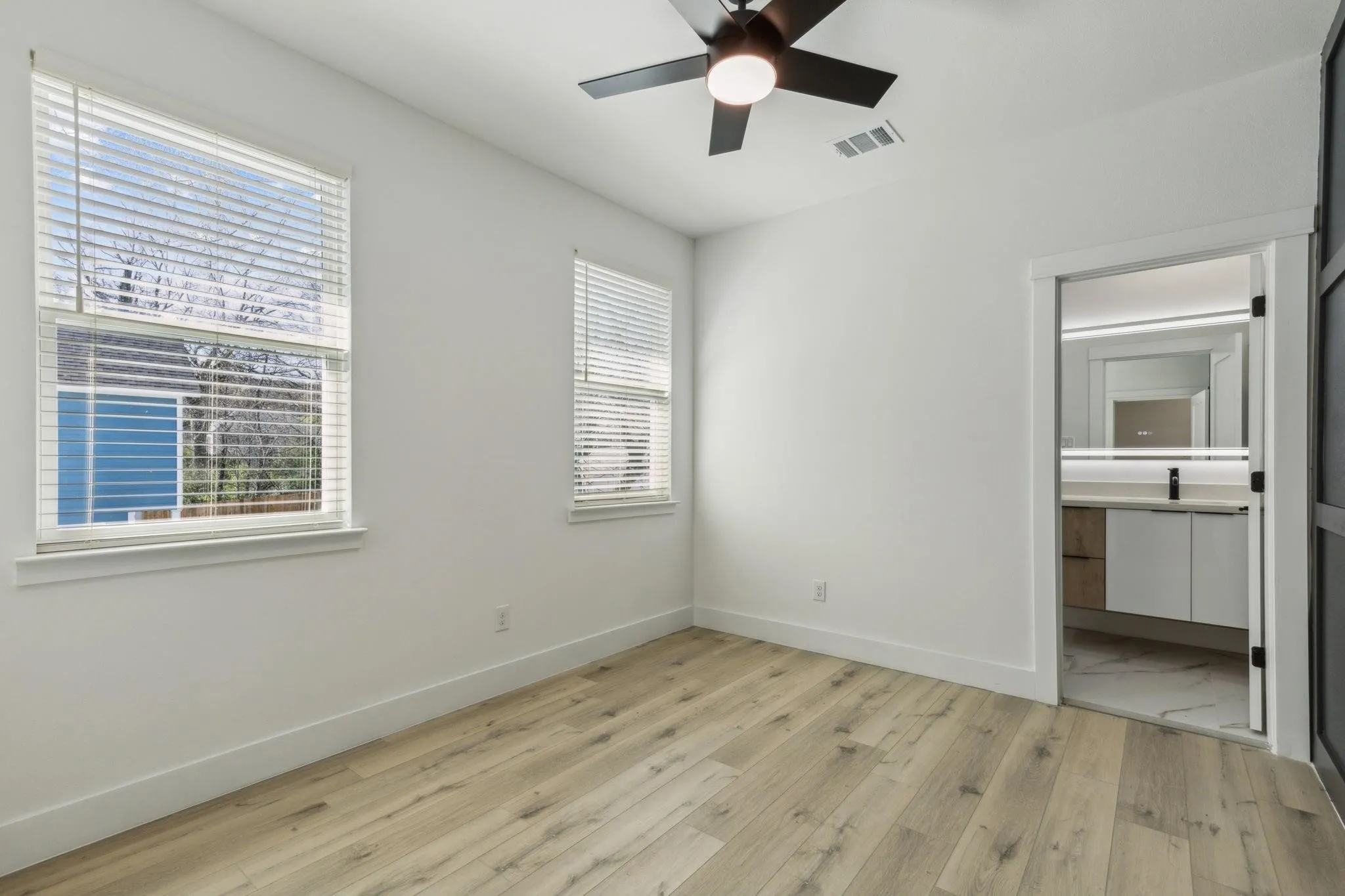Duplex For Rent in Dallas County , 521 N Denley Drive, Dallas, Texas 75203, 3 Bedroom, 3 Bathroom, Garage spaces, 1,387 Sqft, built in 2025, Preowned, mls#21196551, Real Estate Agent in Dallas, Homes For Rent in Dallas county, Homes For Rent in Dallas, Realtor in Dallas Texas, Real Estate Brokerage Independent Realty Texas, Luminita Cordes Realtor