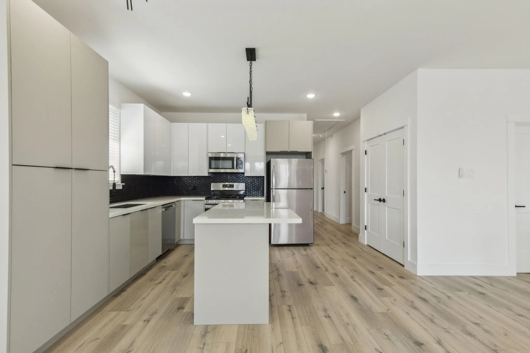 Duplex For Rent in Dallas County , 521 N Denley Drive, Dallas, Texas 75203, 3 Bedroom, 3 Bathroom, Garage spaces, 1,387 Sqft, built in 2025, Preowned, mls#21196551, Real Estate Agent in Dallas, Homes For Rent in Dallas county, Homes For Rent in Dallas, Realtor in Dallas Texas, Real Estate Brokerage Independent Realty Texas, Luminita Cordes Realtor