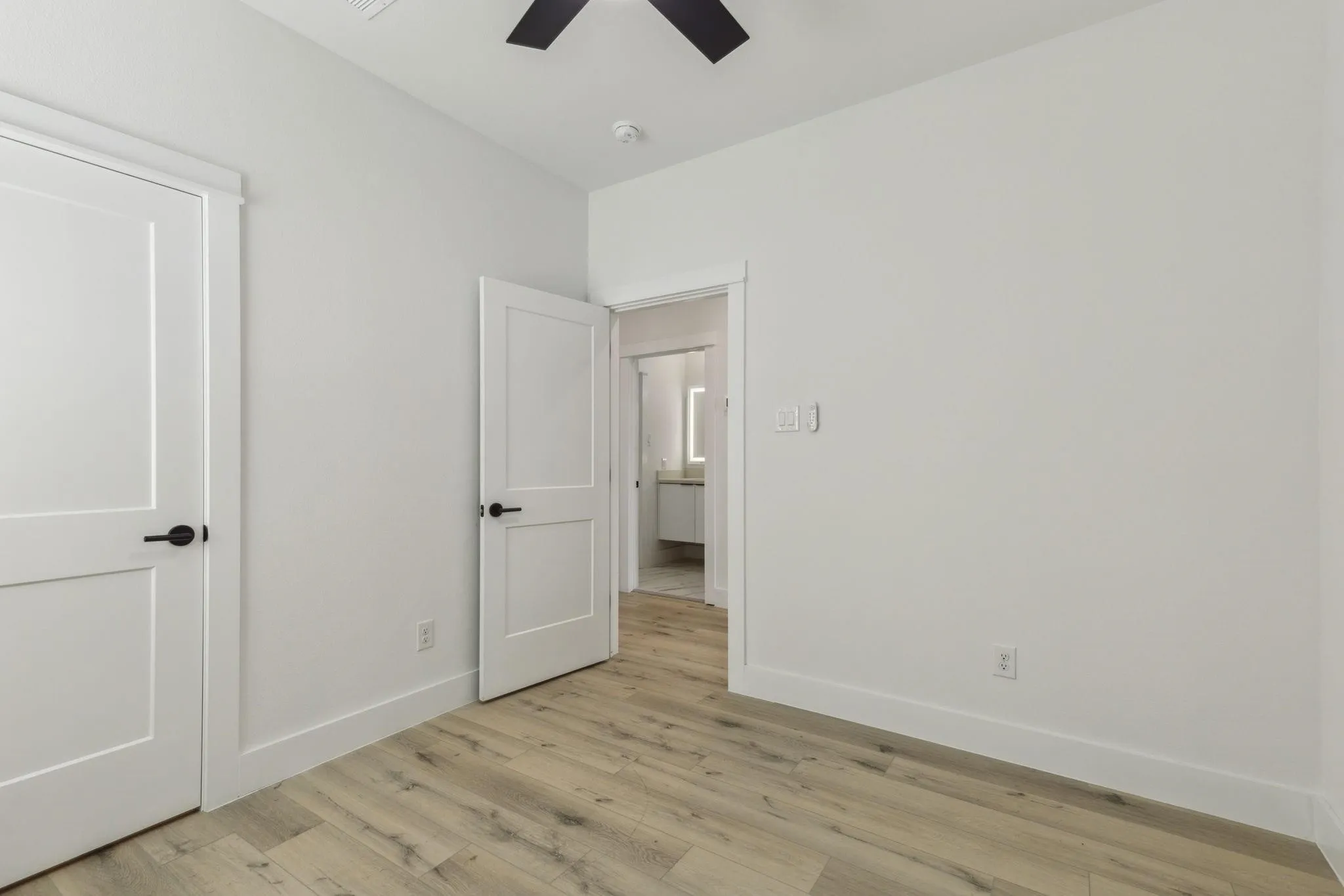 Duplex For Rent in Dallas County , 521 N Denley Drive, Dallas, Texas 75203, 3 Bedroom, 3 Bathroom, Garage spaces, 1,387 Sqft, built in 2025, Preowned, mls#21196551, Real Estate Agent in Dallas, Homes For Rent in Dallas county, Homes For Rent in Dallas, Realtor in Dallas Texas, Real Estate Brokerage Independent Realty Texas, Luminita Cordes Realtor
