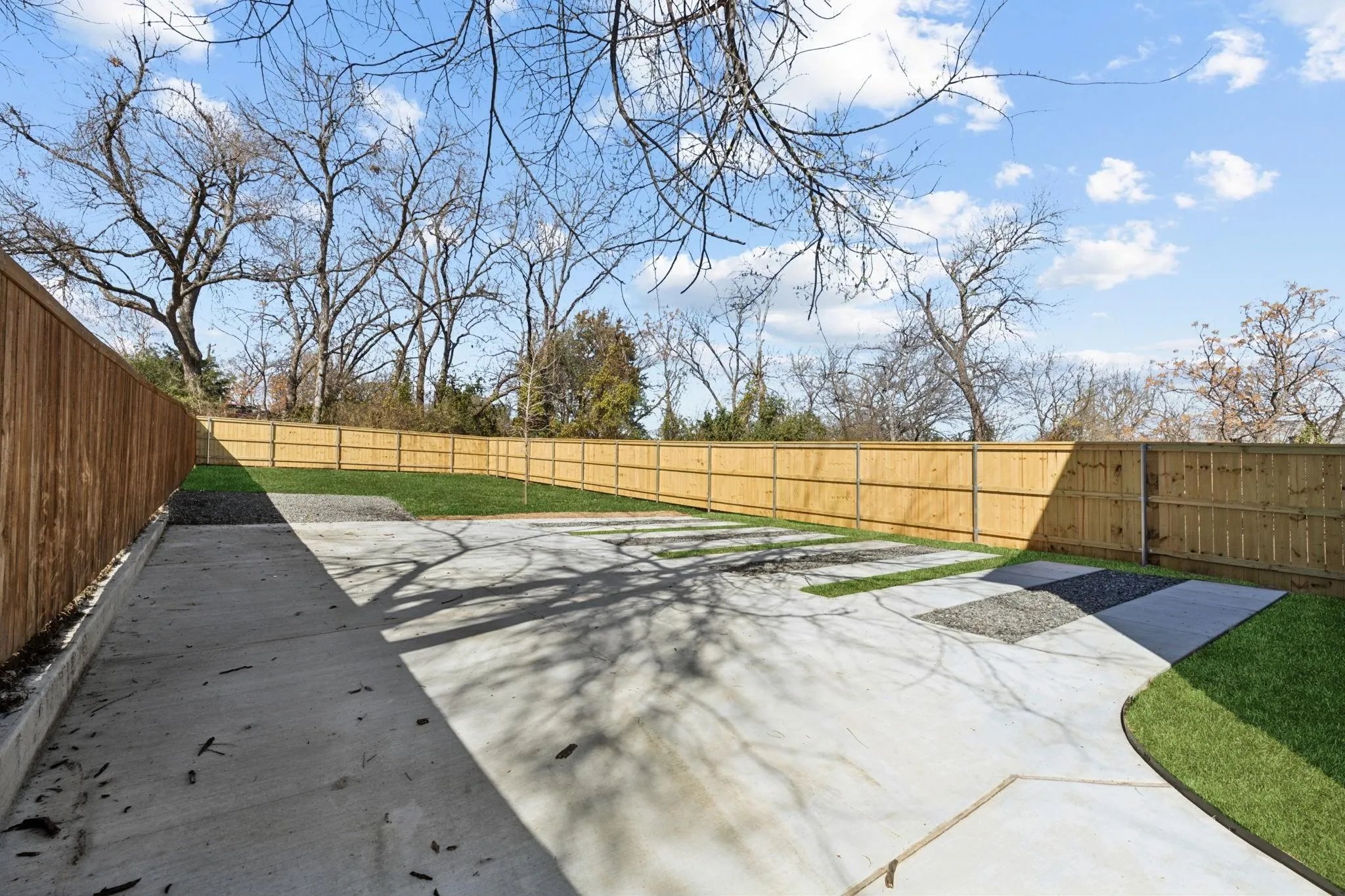 Duplex For Rent in Dallas County , 521 N Denley Drive, Dallas, Texas 75203, 3 Bedroom, 3 Bathroom, Garage spaces, 1,387 Sqft, built in 2025, Preowned, mls#21196551, Real Estate Agent in Dallas, Homes For Rent in Dallas county, Homes For Rent in Dallas, Realtor in Dallas Texas, Real Estate Brokerage Independent Realty Texas, Luminita Cordes Realtor