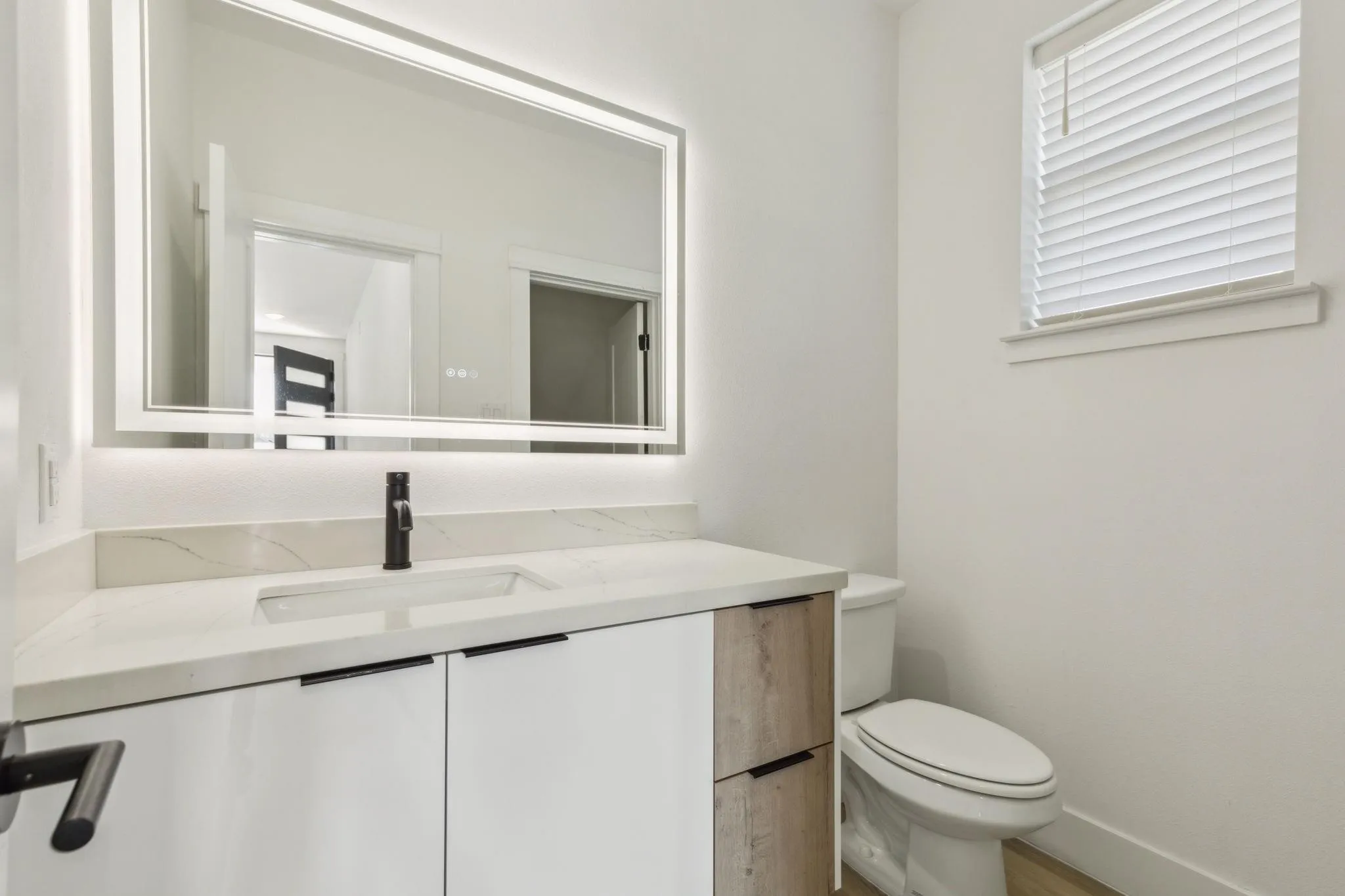 Duplex For Rent in Dallas County , 521 N Denley Drive, Dallas, Texas 75203, 3 Bedroom, 3 Bathroom, Garage spaces, 1,387 Sqft, built in 2025, Preowned, mls#21196551, Real Estate Agent in Dallas, Homes For Rent in Dallas county, Homes For Rent in Dallas, Realtor in Dallas Texas, Real Estate Brokerage Independent Realty Texas, Luminita Cordes Realtor