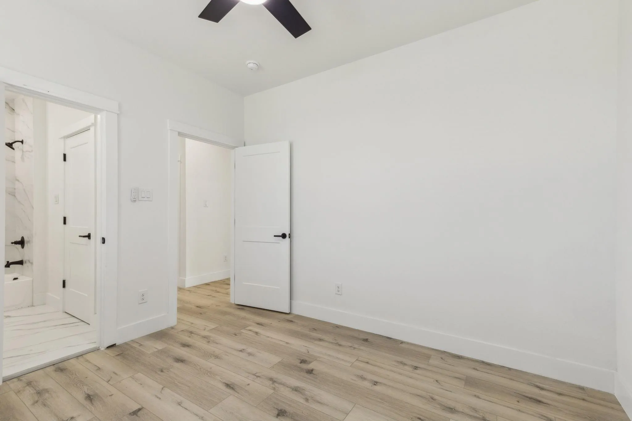 Duplex For Rent in Dallas County , 521 N Denley Drive, Dallas, Texas 75203, 3 Bedroom, 3 Bathroom, Garage spaces, 1,387 Sqft, built in 2025, Preowned, mls#21196551, Real Estate Agent in Dallas, Homes For Rent in Dallas county, Homes For Rent in Dallas, Realtor in Dallas Texas, Real Estate Brokerage Independent Realty Texas, Luminita Cordes Realtor