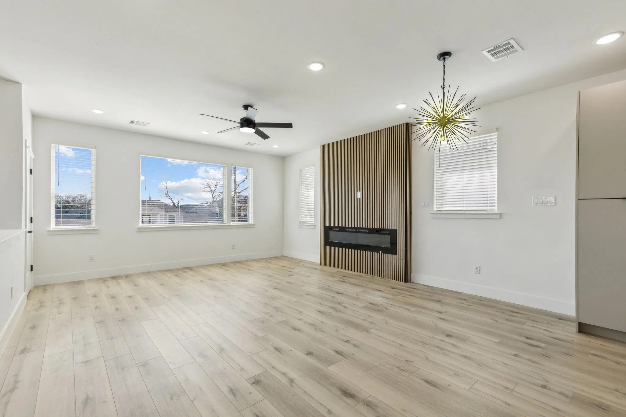 Duplex For Rent in Dallas County , 521 N Denley Drive, Dallas, Texas 75203, 3 Bedroom, 3 Bathroom, Garage spaces, 1,387 Sqft, built in 2025, Preowned, mls#21196551, Real Estate Agent in Dallas, Homes For Rent in Dallas county, Homes For Rent in Dallas, Realtor in Dallas Texas, Real Estate Brokerage Independent Realty Texas, Luminita Cordes Realtor
