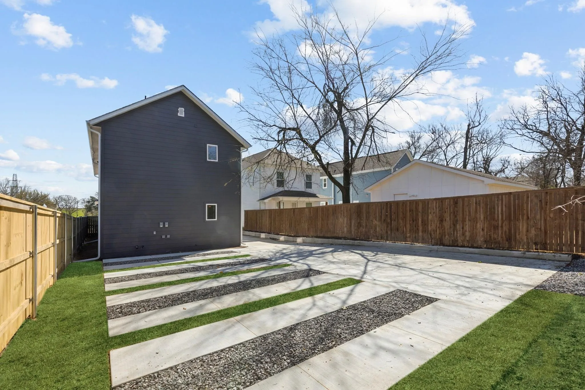 Duplex For Rent in Dallas County , 521 N Denley Drive, Dallas, Texas 75203, 3 Bedroom, 3 Bathroom, Garage spaces, 1,387 Sqft, built in 2025, Preowned, mls#21196551, Real Estate Agent in Dallas, Homes For Rent in Dallas county, Homes For Rent in Dallas, Realtor in Dallas Texas, Real Estate Brokerage Independent Realty Texas, Luminita Cordes Realtor