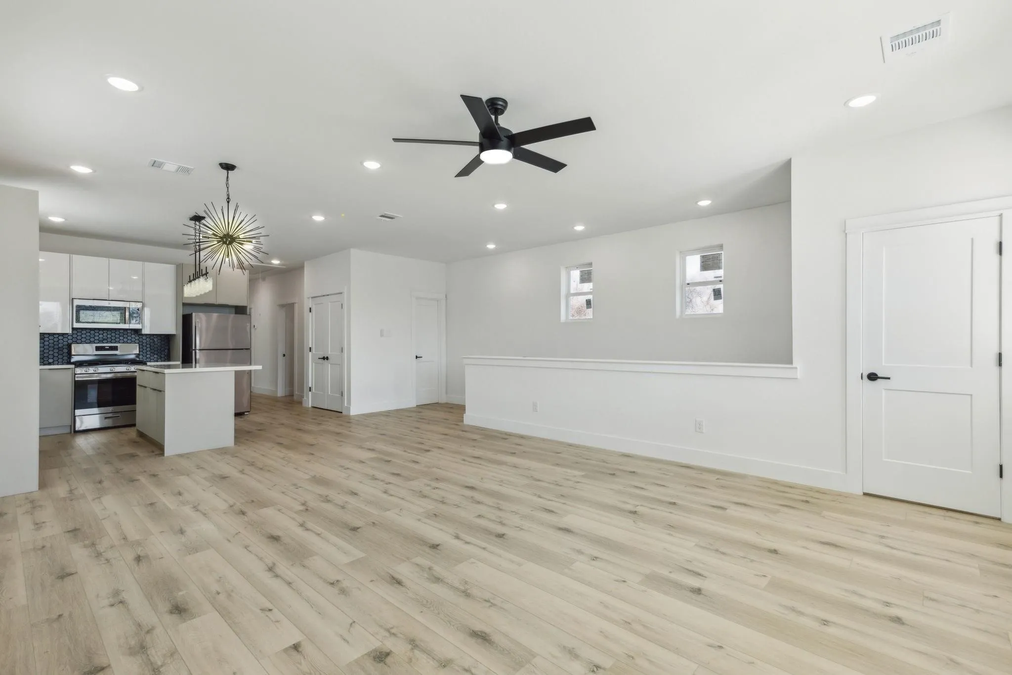 Duplex For Rent in Dallas County , 521 N Denley Drive, Dallas, Texas 75203, 3 Bedroom, 3 Bathroom, Garage spaces, 1,387 Sqft, built in 2025, Preowned, mls#21196551, Real Estate Agent in Dallas, Homes For Rent in Dallas county, Homes For Rent in Dallas, Realtor in Dallas Texas, Real Estate Brokerage Independent Realty Texas, Luminita Cordes Realtor