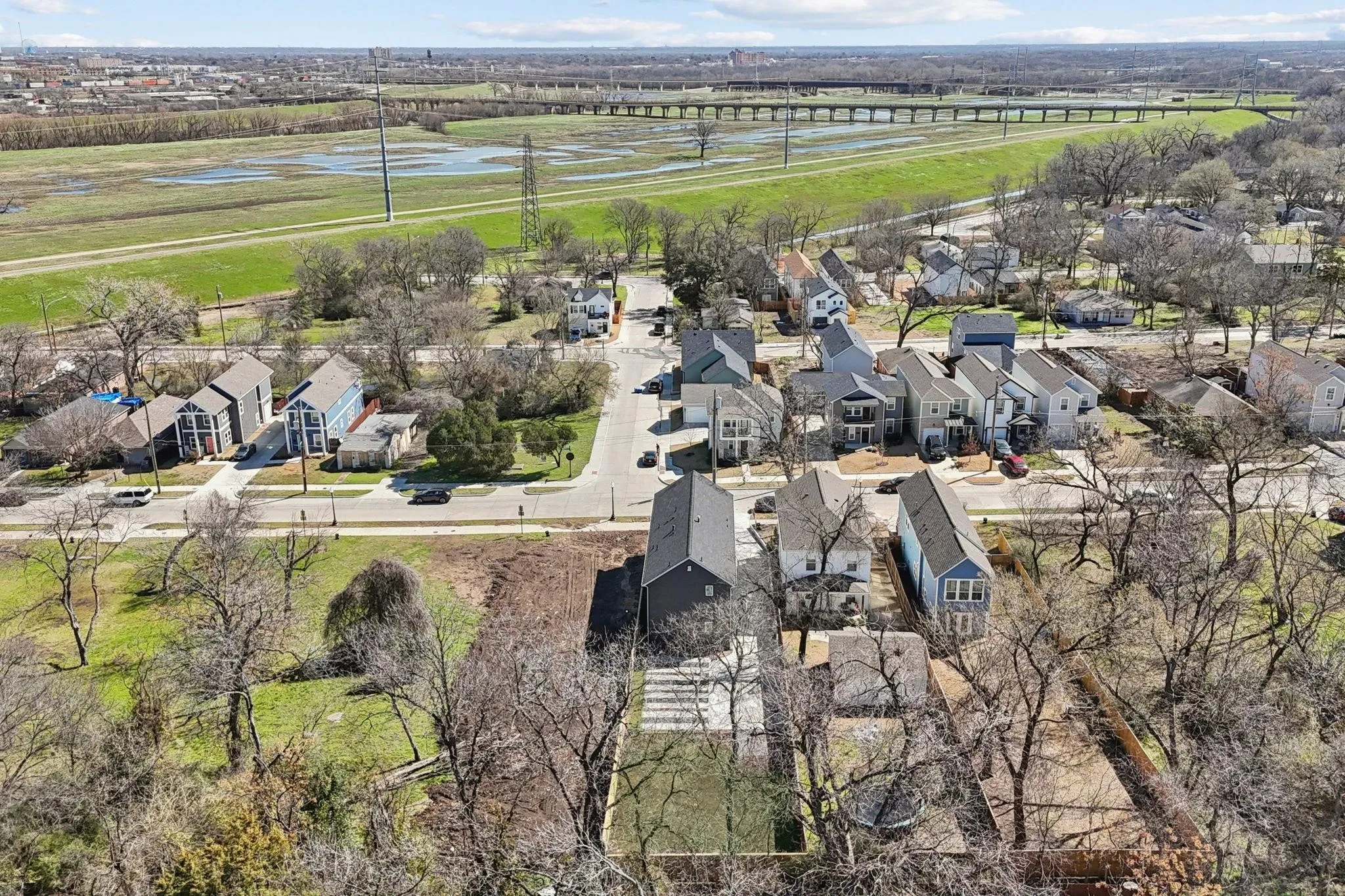 Duplex For Rent in Dallas County , 521 N Denley Drive, Dallas, Texas 75203, 3 Bedroom, 3 Bathroom, Garage spaces, 1,387 Sqft, built in 2025, Preowned, mls#21196551, Real Estate Agent in Dallas, Homes For Rent in Dallas county, Homes For Rent in Dallas, Realtor in Dallas Texas, Real Estate Brokerage Independent Realty Texas, Luminita Cordes Realtor