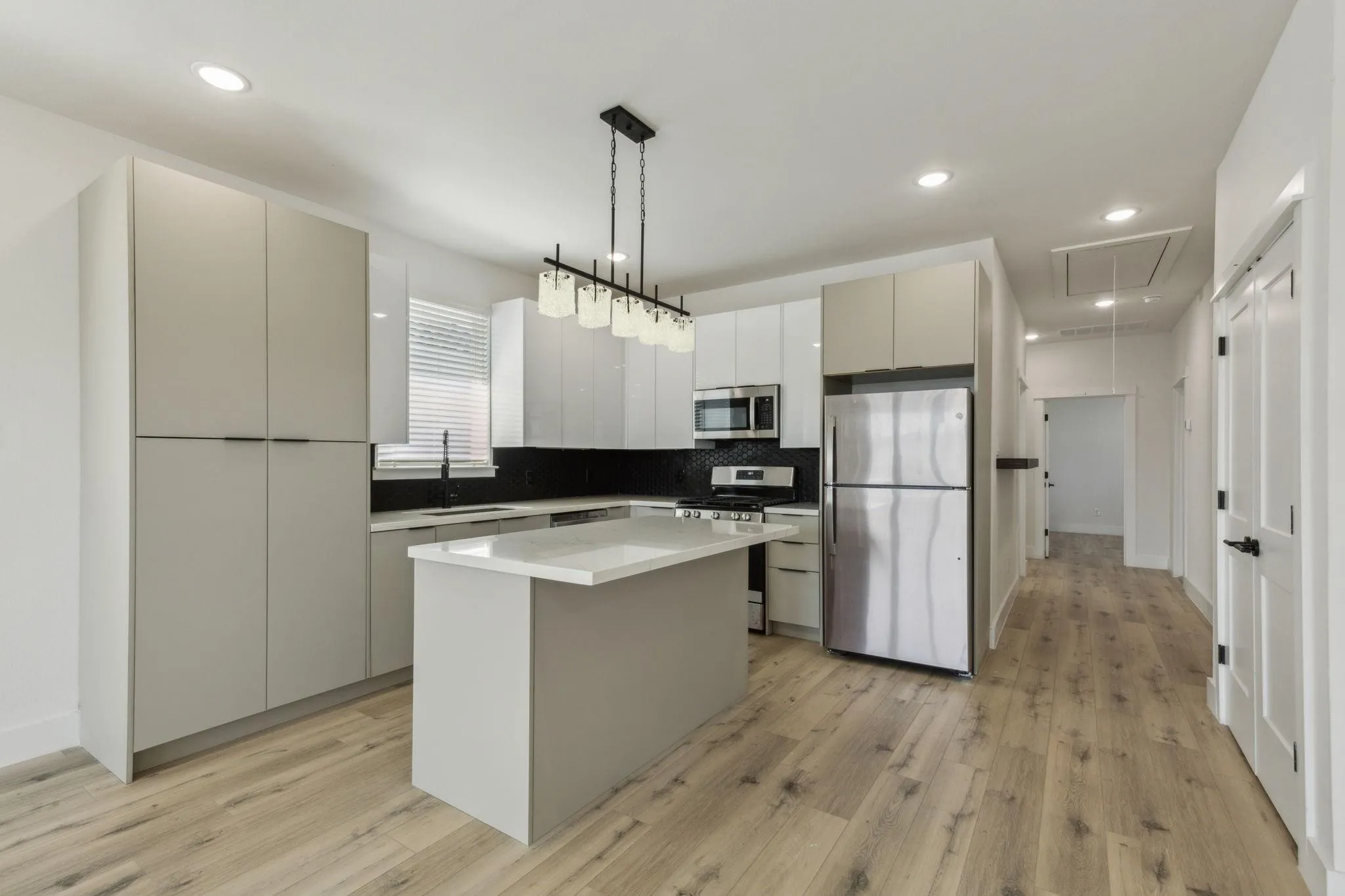 Duplex For Rent in Dallas County , 521 N Denley Drive, Dallas, Texas 75203, 3 Bedroom, 3 Bathroom, Garage spaces, 1,387 Sqft, built in 2025, Preowned, mls#21196551, Real Estate Agent in Dallas, Homes For Rent in Dallas county, Homes For Rent in Dallas, Realtor in Dallas Texas, Real Estate Brokerage Independent Realty Texas, Luminita Cordes Realtor