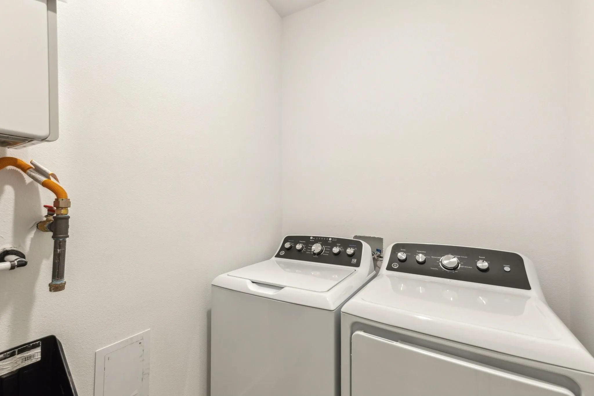 Duplex For Rent in Dallas County , 521 N Denley Drive, Dallas, Texas 75203, 3 Bedroom, 3 Bathroom, Garage spaces, 1,387 Sqft, built in 2025, Preowned, mls#21196551, Real Estate Agent in Dallas, Homes For Rent in Dallas county, Homes For Rent in Dallas, Realtor in Dallas Texas, Real Estate Brokerage Independent Realty Texas, Luminita Cordes Realtor