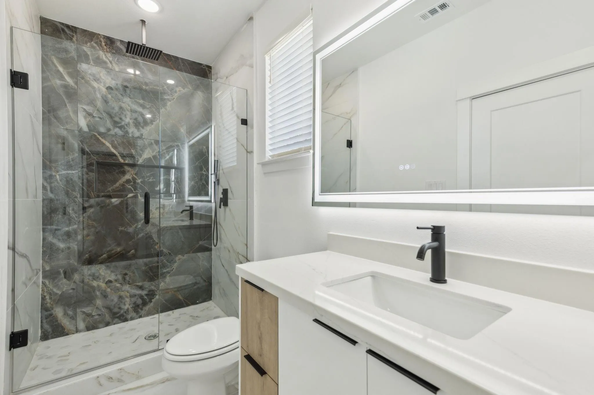Duplex For Rent in Dallas County , 521 N Denley Drive, Dallas, Texas 75203, 3 Bedroom, 3 Bathroom, Garage spaces, 1,387 Sqft, built in 2025, Preowned, mls#21196551, Real Estate Agent in Dallas, Homes For Rent in Dallas county, Homes For Rent in Dallas, Realtor in Dallas Texas, Real Estate Brokerage Independent Realty Texas, Luminita Cordes Realtor