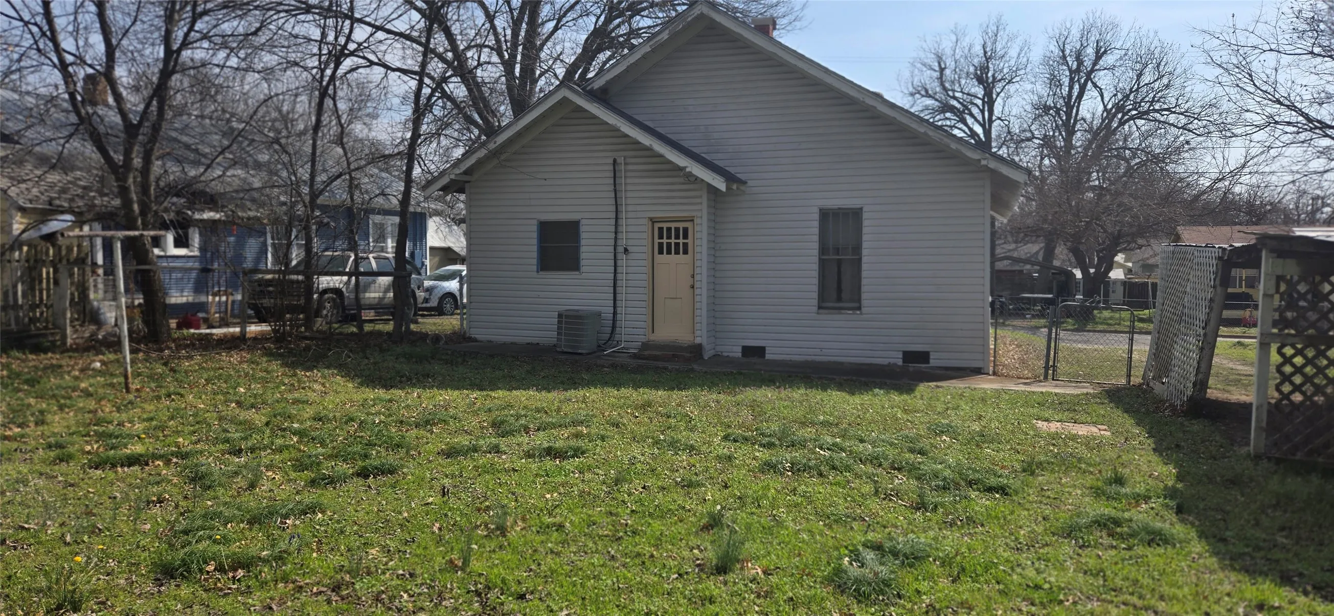Rear view of property with a gate and crawl space