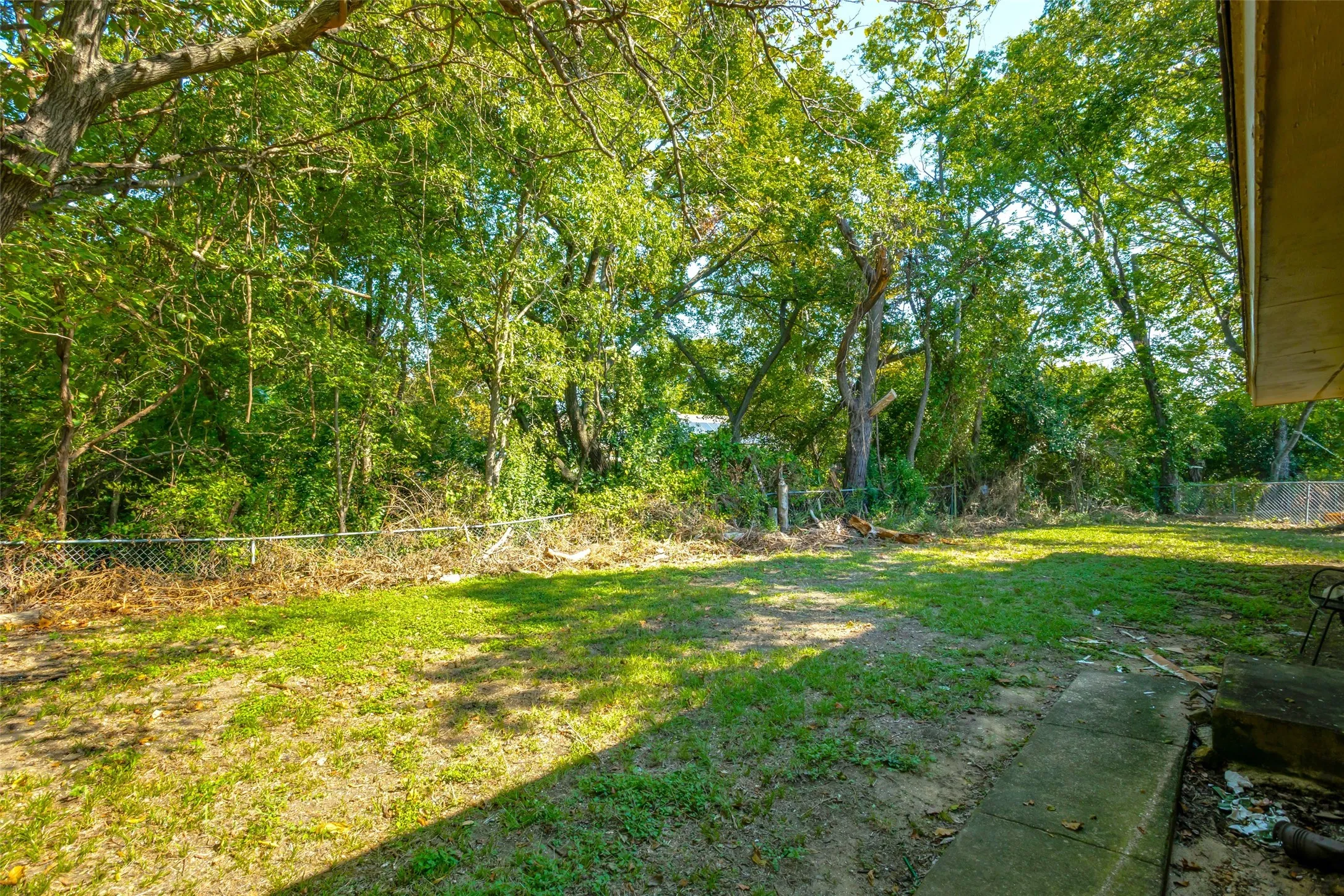 Single Family Residence For Sale in Dallas County , 612 Henderson Circle, Garland, Texas 75040, 3 Bedroom, 1 Bathroom, Garage spaces, 1,086 Sqft, built in 1968, Preowned, mls#21197558, Real Estate Agent in Garland, Homes For Sale in Dallas county, Homes For Sale in Garland, Realtor in Garland Texas, Real Estate Brokerage Independent Realty Texas, Luminita Cordes Realtor