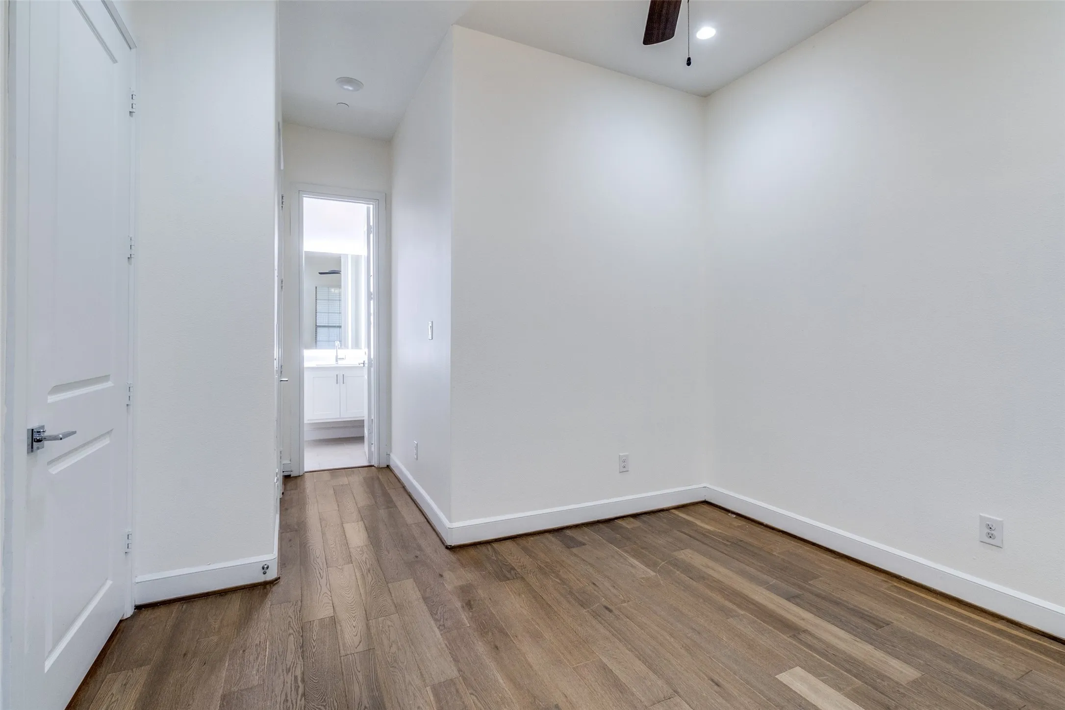 Condominium For Sale in Dallas County , 5015 Meridian Lane 1102, Addison, Texas 75001, 3 Bedroom, 3 Bathroom, 2 Garage spaces, 1,635 Sqft, built in 2016, mls#21197641, Real Estate Agent in Addison, Homes For Sale in Dallas county, Homes For Sale in Addison, Realtor in Addison Texas, Real Estate Brokerage Independent Realty Texas, Luminita Cordes Realtor