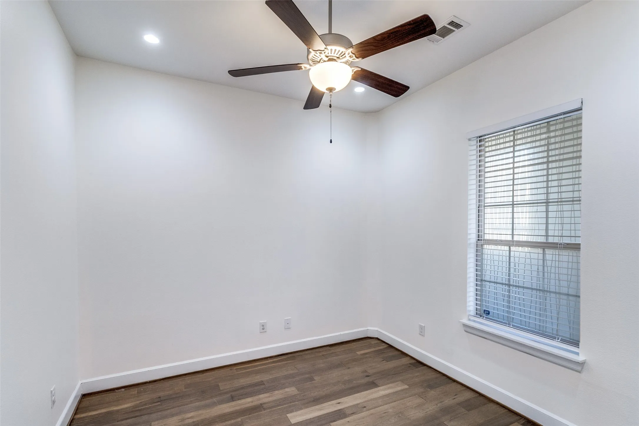 Condominium For Sale in Dallas County , 5015 Meridian Lane 1102, Addison, Texas 75001, 3 Bedroom, 3 Bathroom, 2 Garage spaces, 1,635 Sqft, built in 2016, mls#21197641, Real Estate Agent in Addison, Homes For Sale in Dallas county, Homes For Sale in Addison, Realtor in Addison Texas, Real Estate Brokerage Independent Realty Texas, Luminita Cordes Realtor